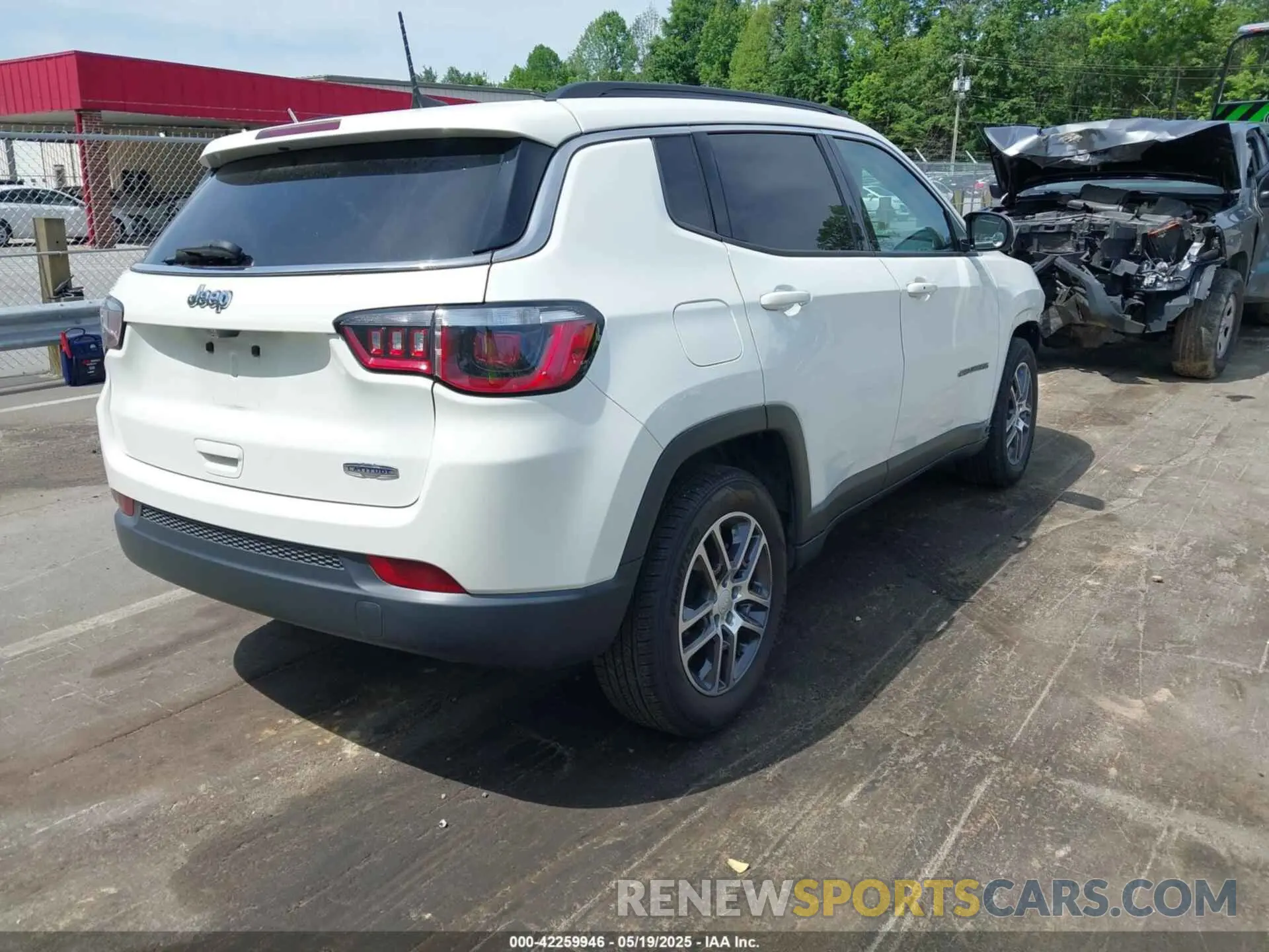 4 Photograph of a damaged car 3C4NJCBB3KT832263 JEEP COMPASS 2019