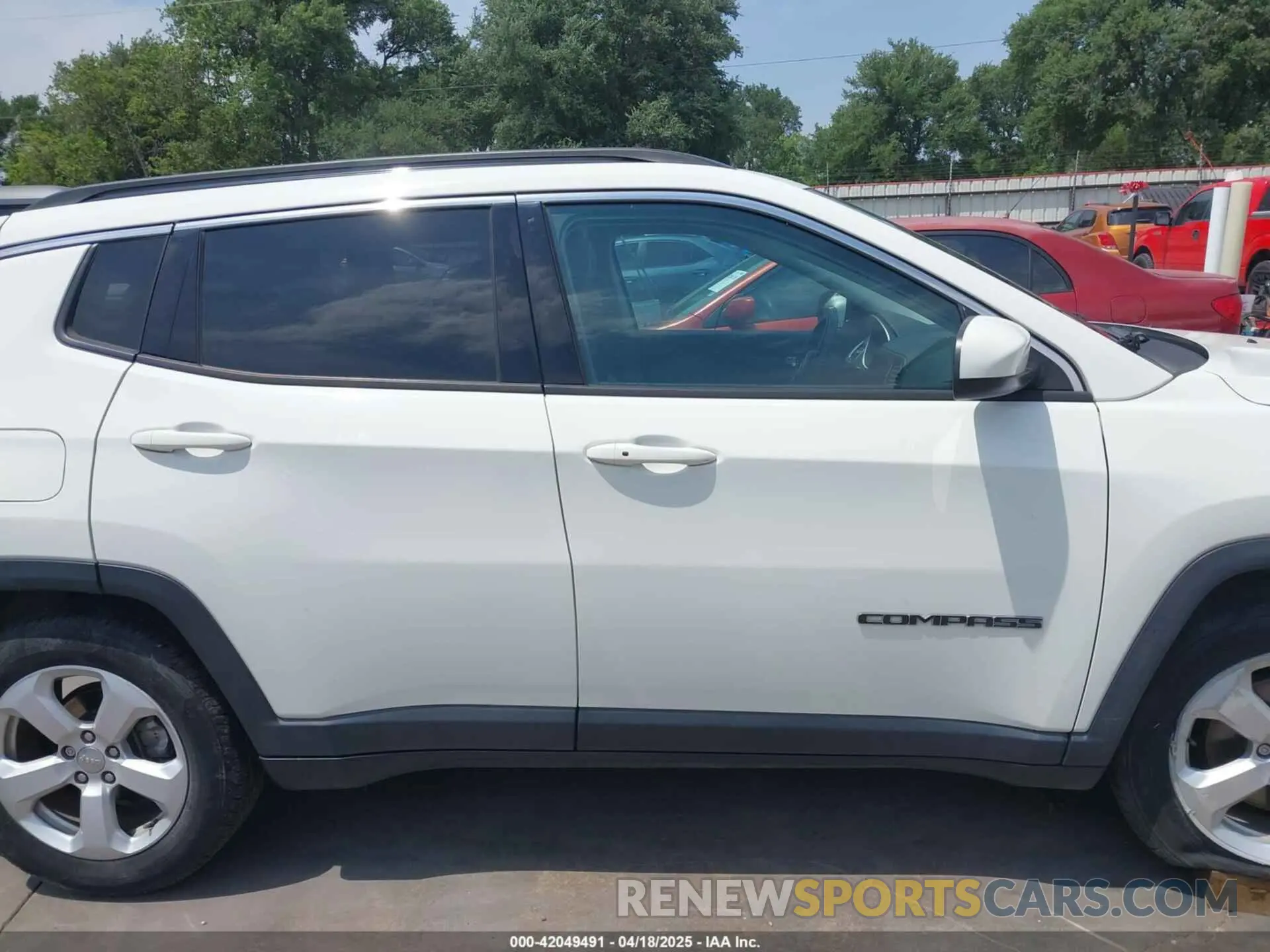 14 Photograph of a damaged car 3C4NJCBB4KT616437 JEEP COMPASS 2019