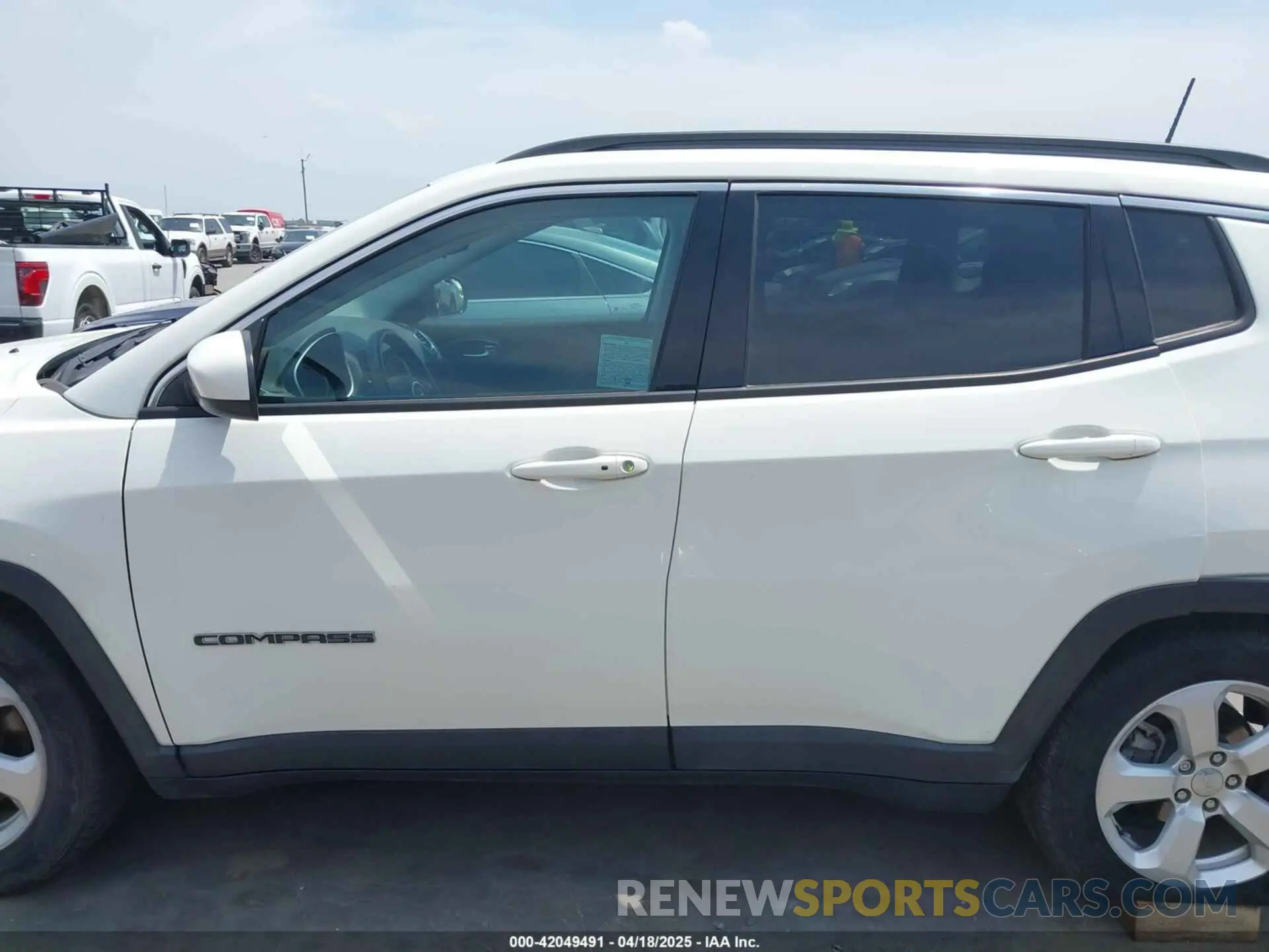 15 Photograph of a damaged car 3C4NJCBB4KT616437 JEEP COMPASS 2019