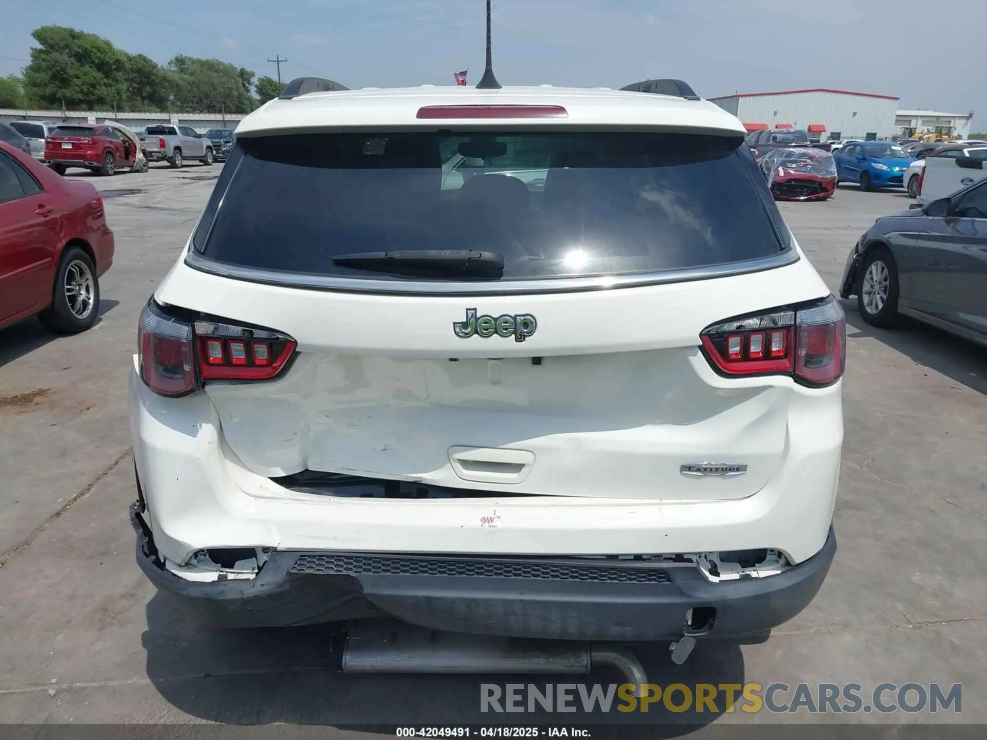 17 Photograph of a damaged car 3C4NJCBB4KT616437 JEEP COMPASS 2019
