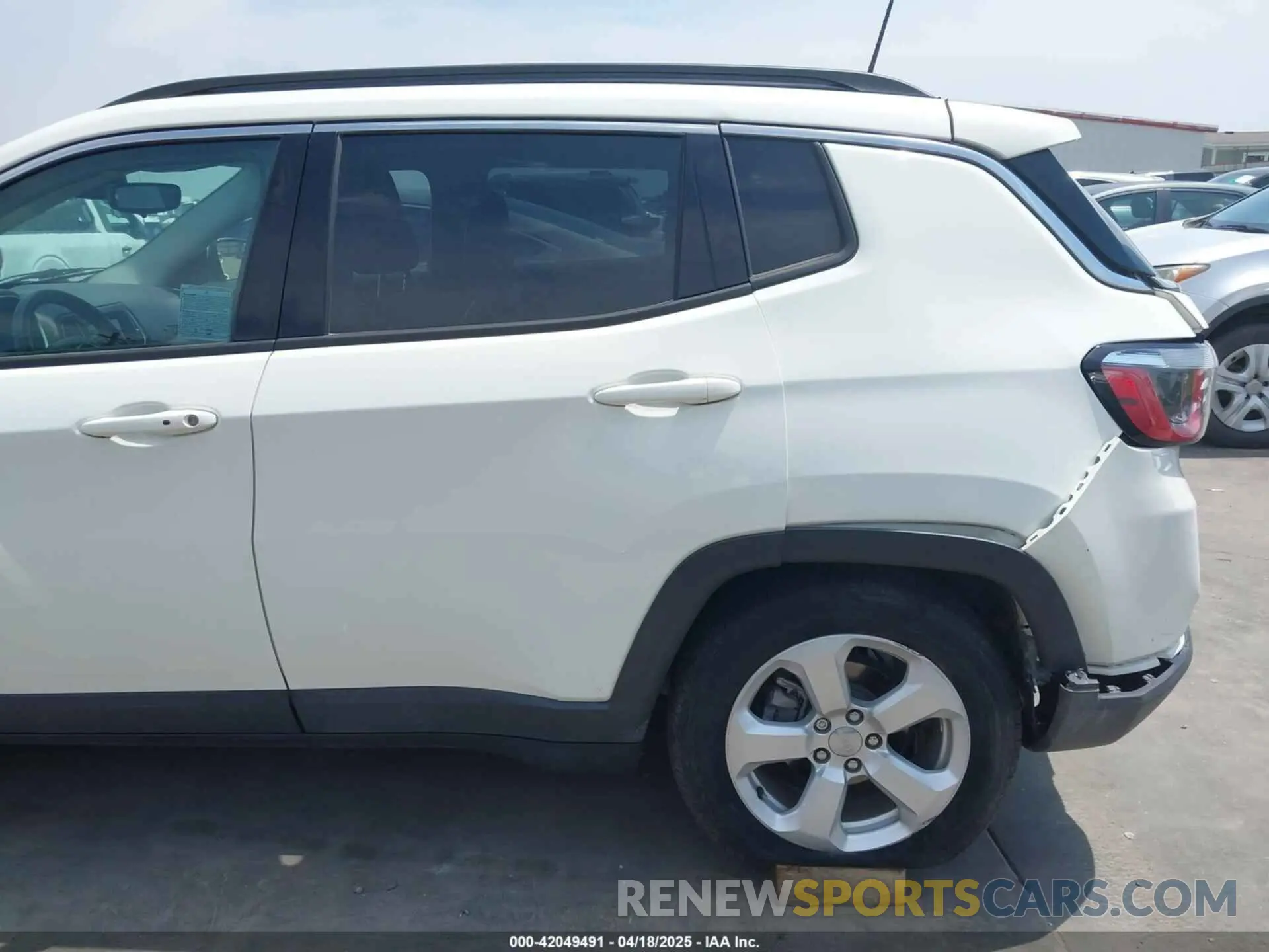 19 Photograph of a damaged car 3C4NJCBB4KT616437 JEEP COMPASS 2019