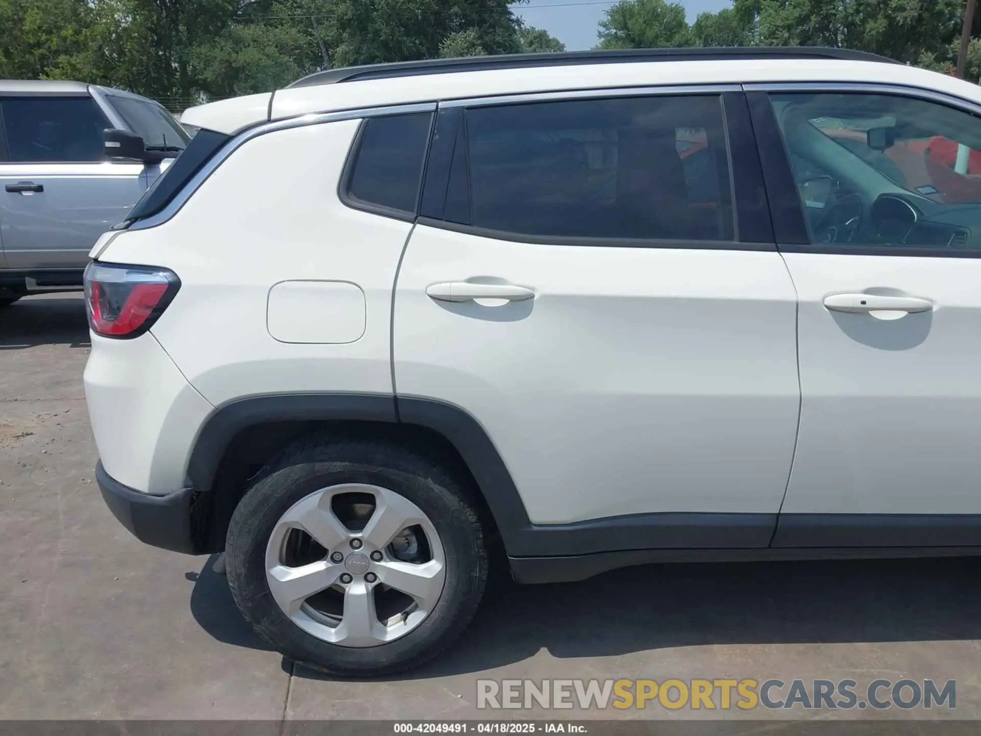 20 Photograph of a damaged car 3C4NJCBB4KT616437 JEEP COMPASS 2019