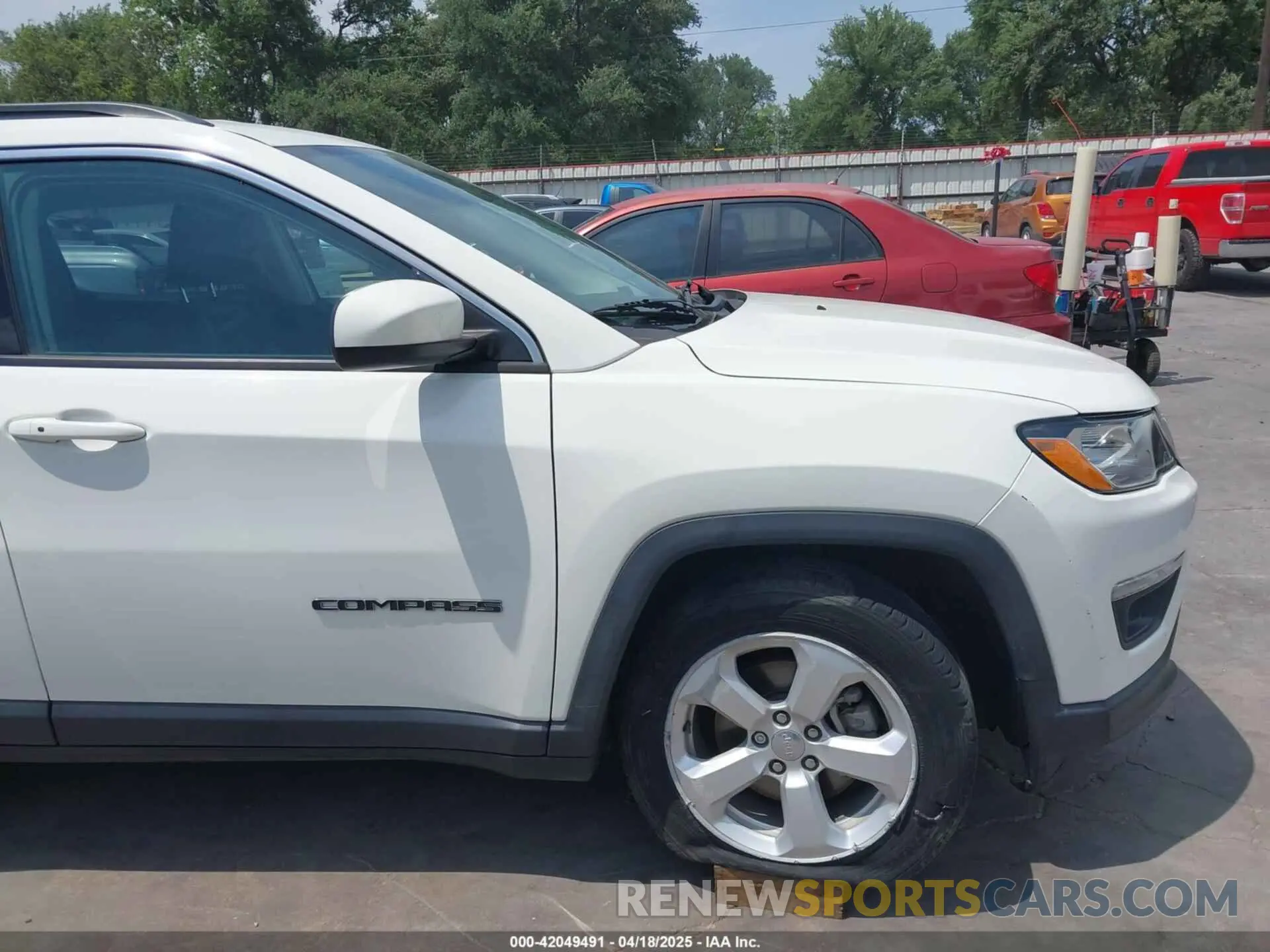 21 Photograph of a damaged car 3C4NJCBB4KT616437 JEEP COMPASS 2019