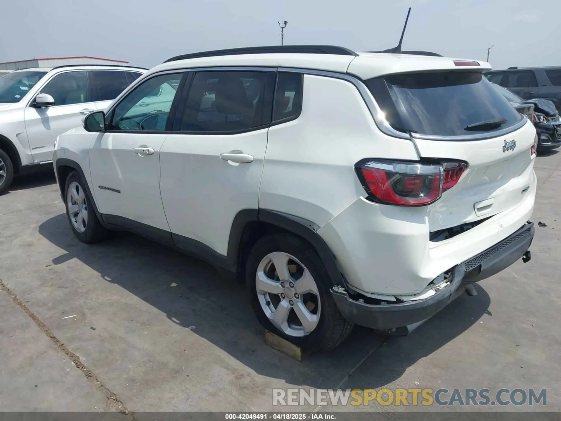 3 Photograph of a damaged car 3C4NJCBB4KT616437 JEEP COMPASS 2019