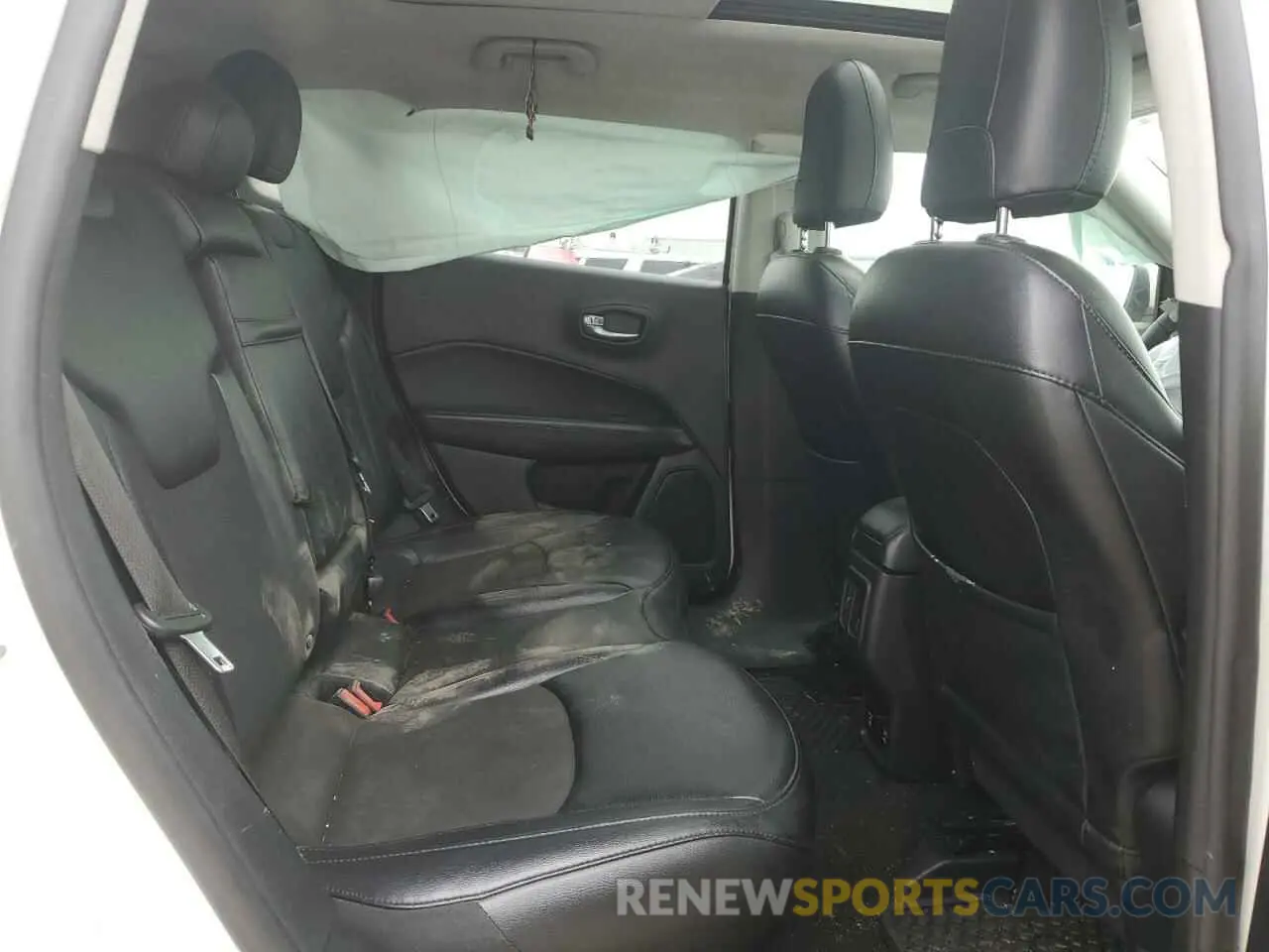 11 Photograph of a damaged car 3C4NJCBB4KT618673 JEEP COMPASS 2019