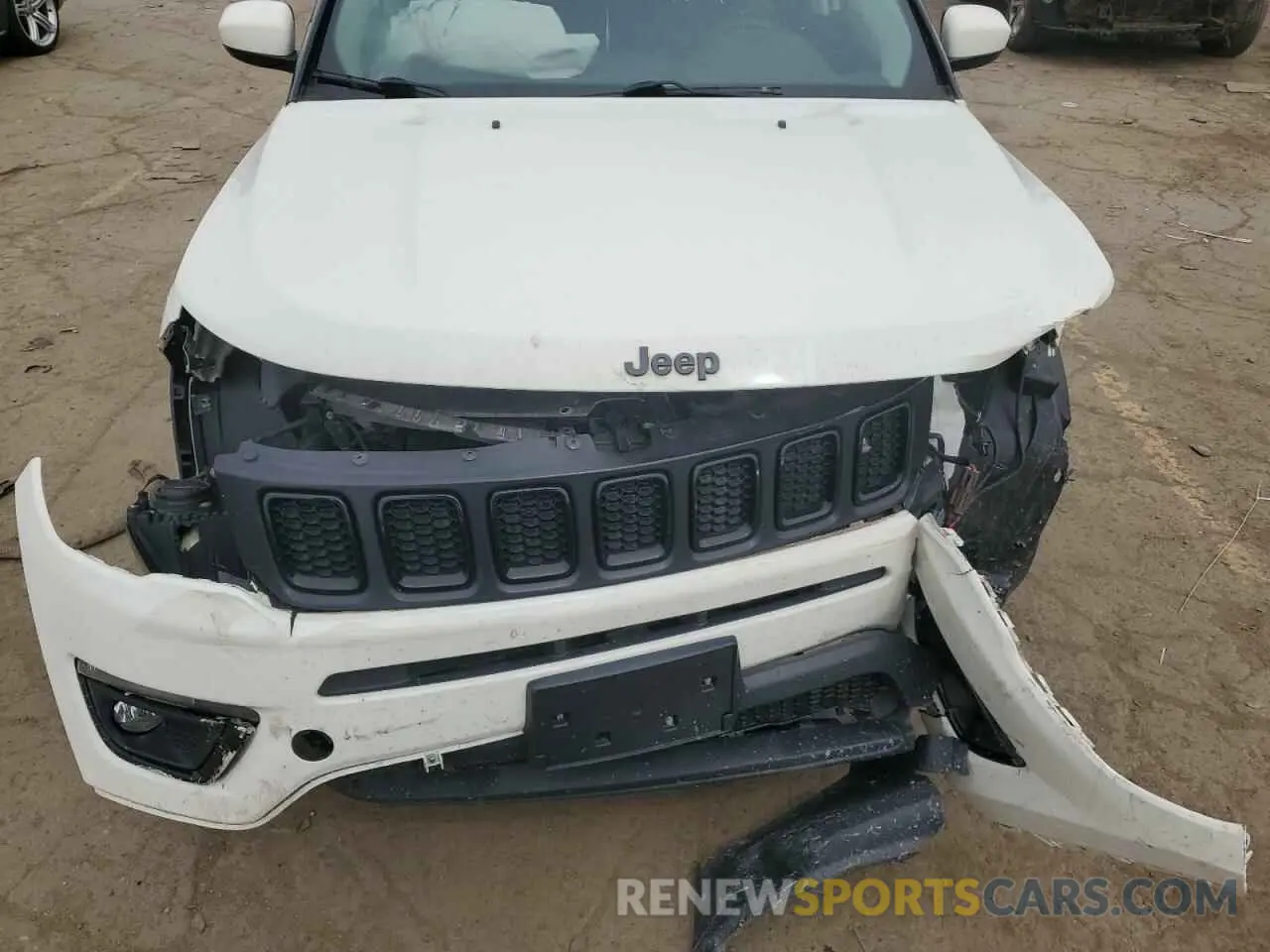 13 Photograph of a damaged car 3C4NJCBB4KT618673 JEEP COMPASS 2019