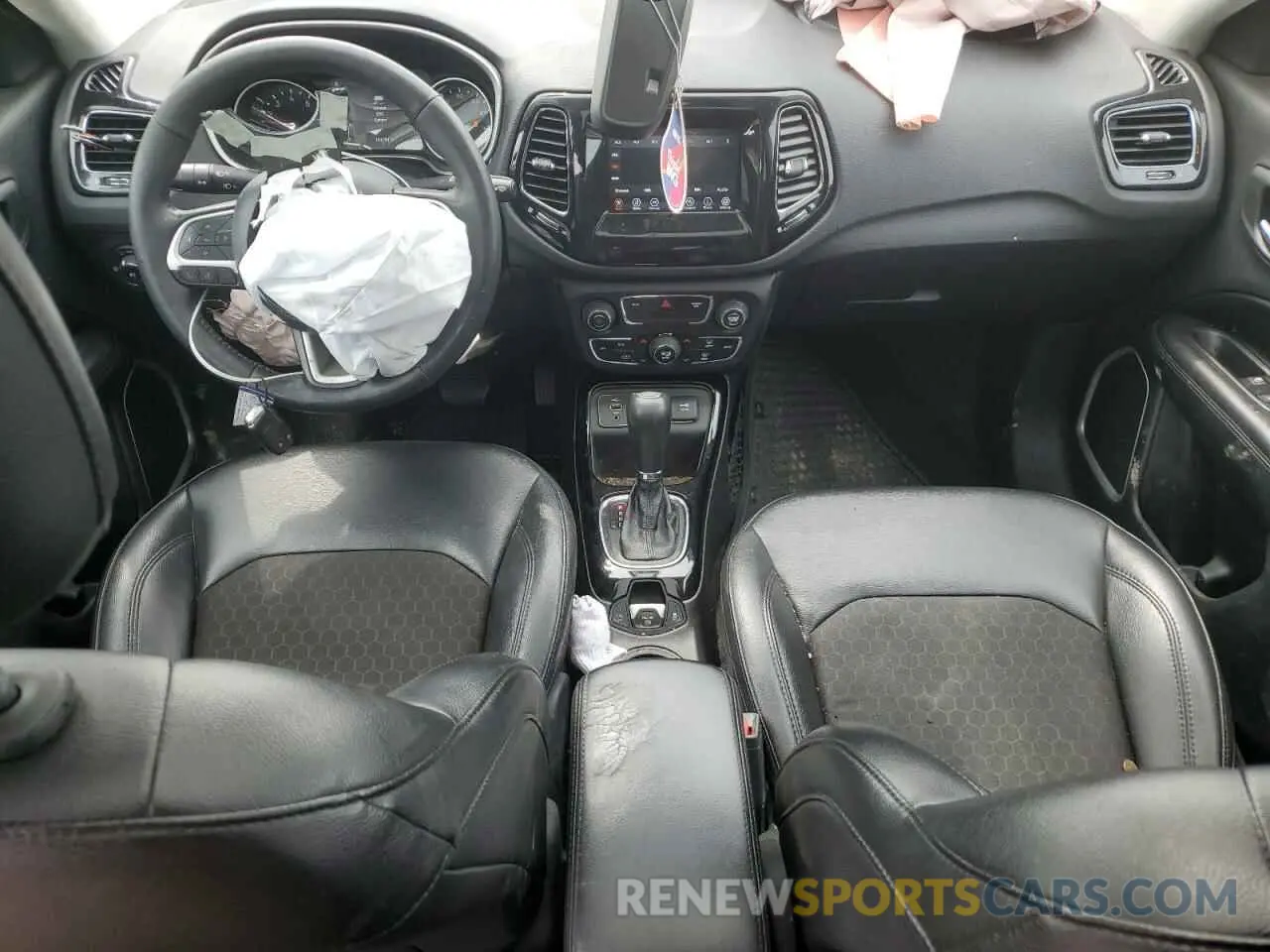 8 Photograph of a damaged car 3C4NJCBB4KT618673 JEEP COMPASS 2019