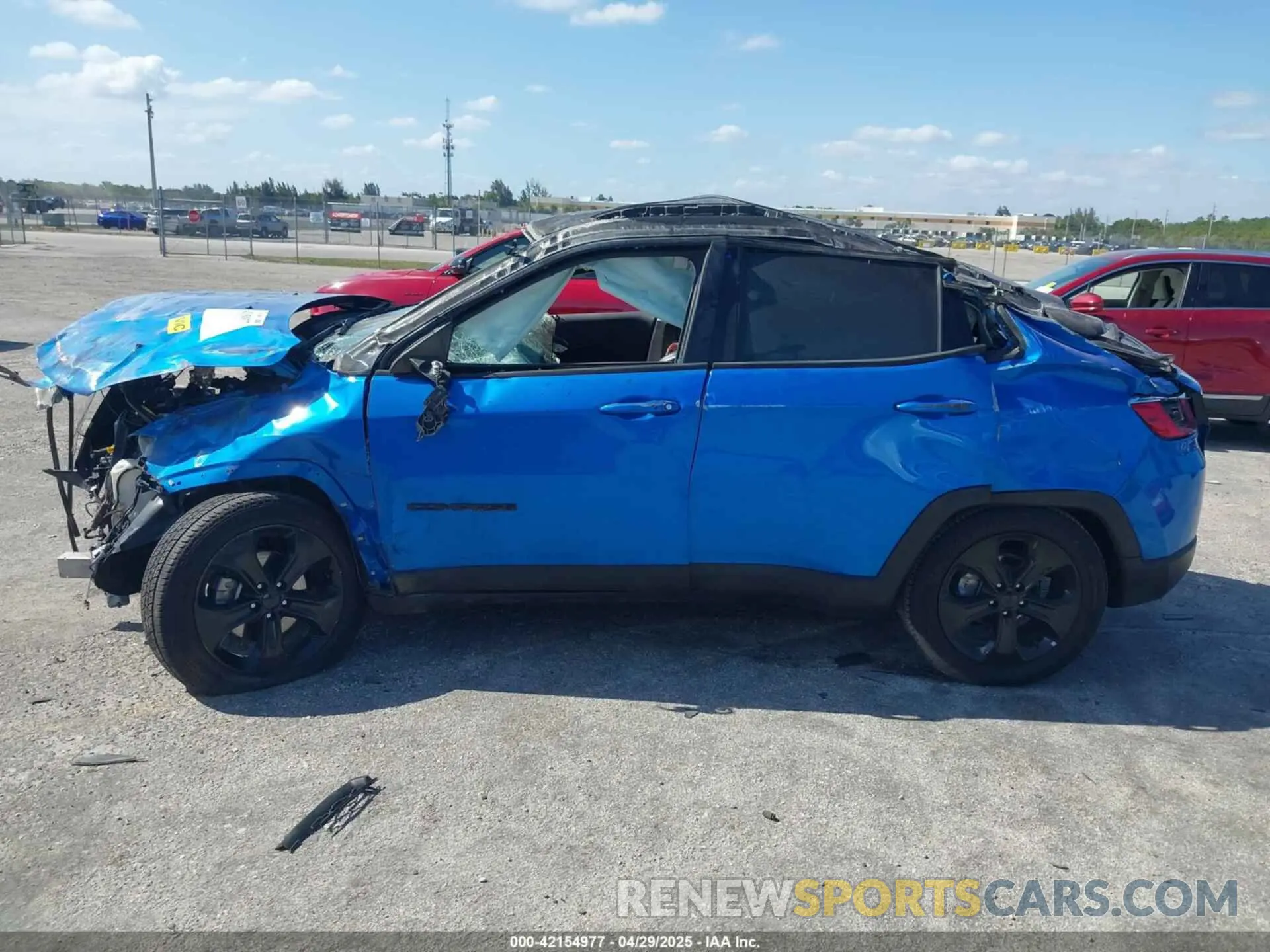 13 Photograph of a damaged car 3C4NJCBB4KT667615 JEEP COMPASS 2019
