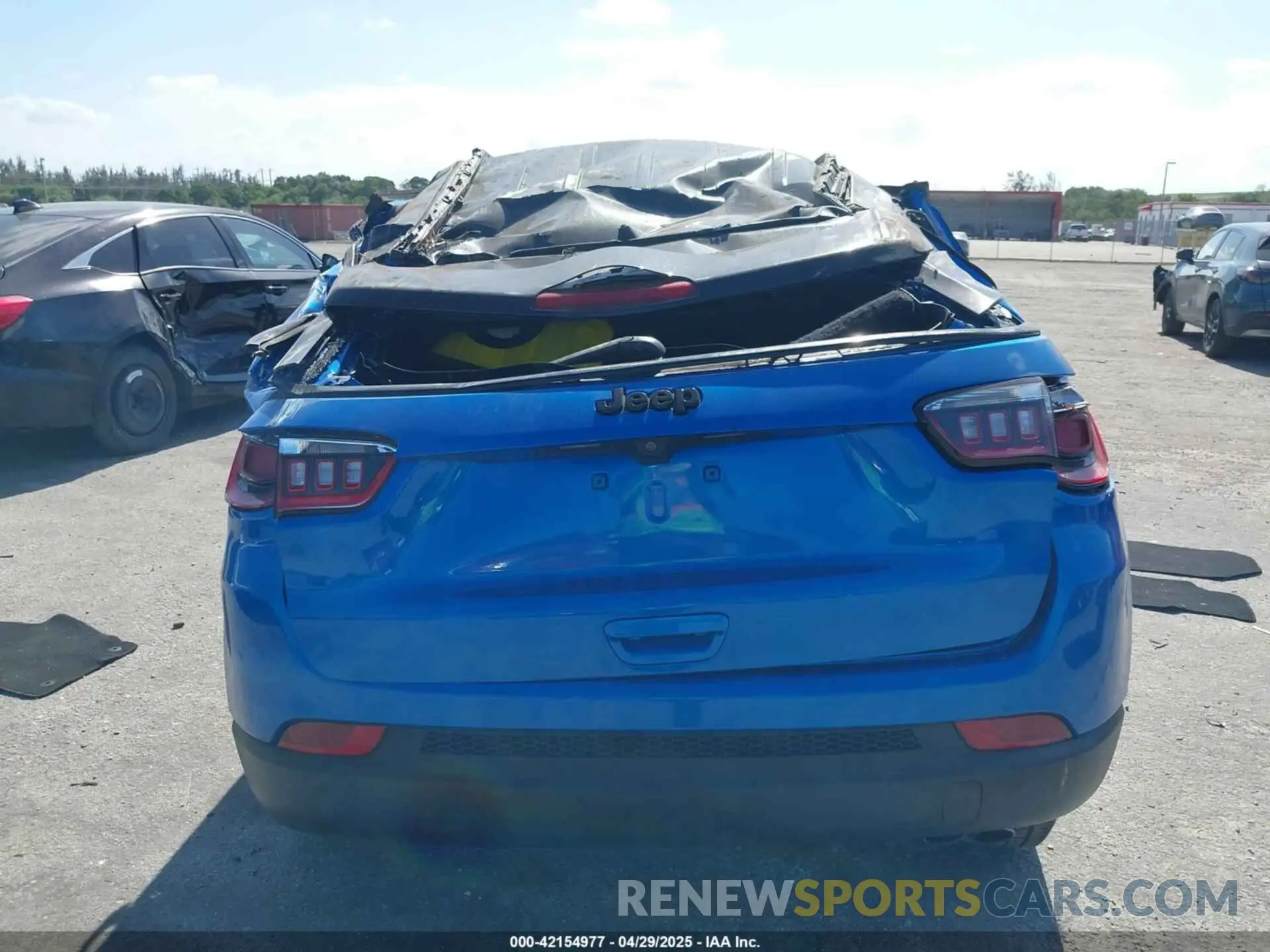 15 Photograph of a damaged car 3C4NJCBB4KT667615 JEEP COMPASS 2019