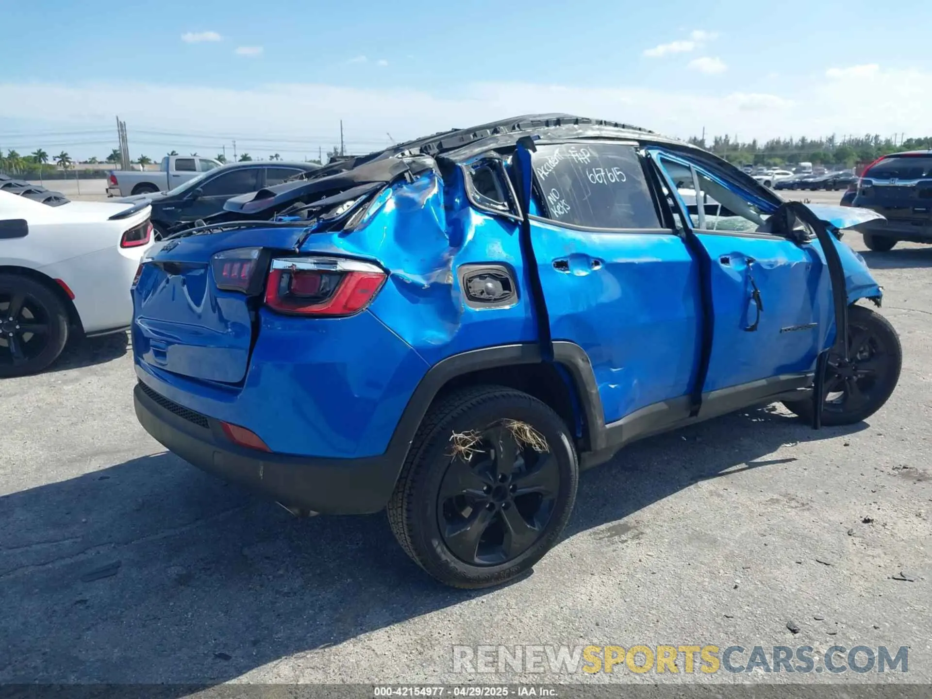 4 Photograph of a damaged car 3C4NJCBB4KT667615 JEEP COMPASS 2019