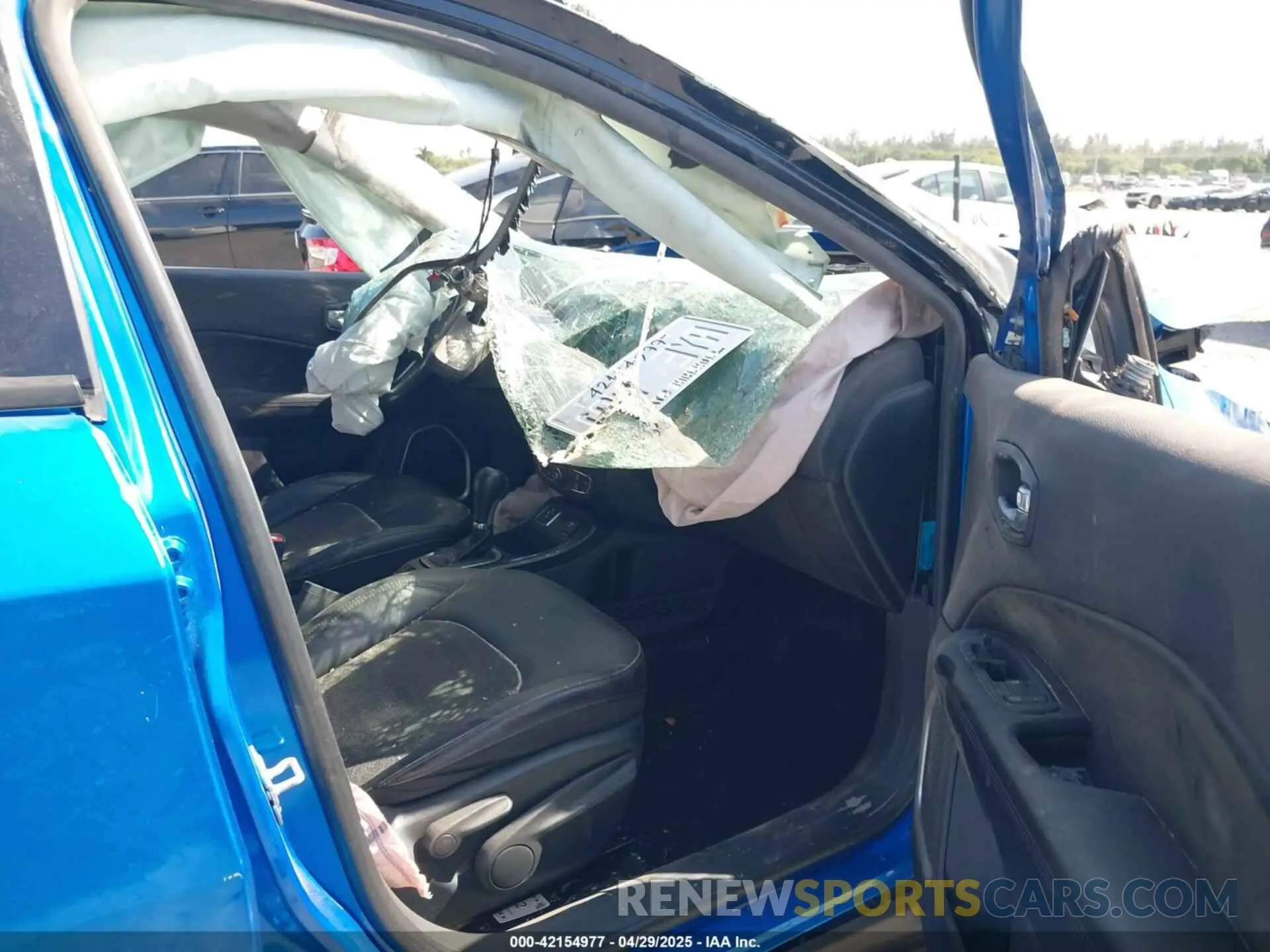 5 Photograph of a damaged car 3C4NJCBB4KT667615 JEEP COMPASS 2019