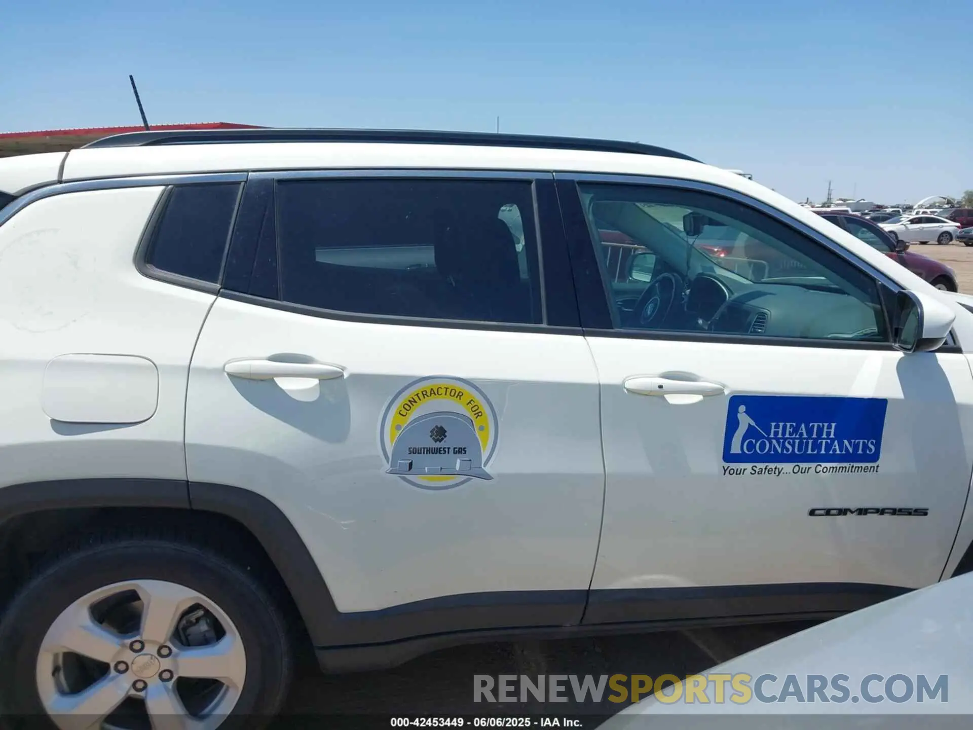 13 Photograph of a damaged car 3C4NJCBB4KT692711 JEEP COMPASS 2019