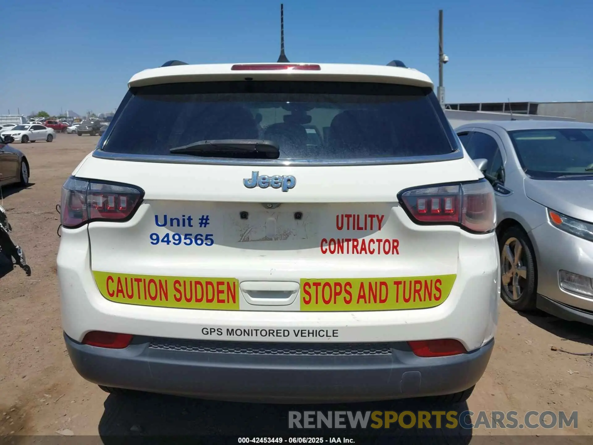 16 Photograph of a damaged car 3C4NJCBB4KT692711 JEEP COMPASS 2019