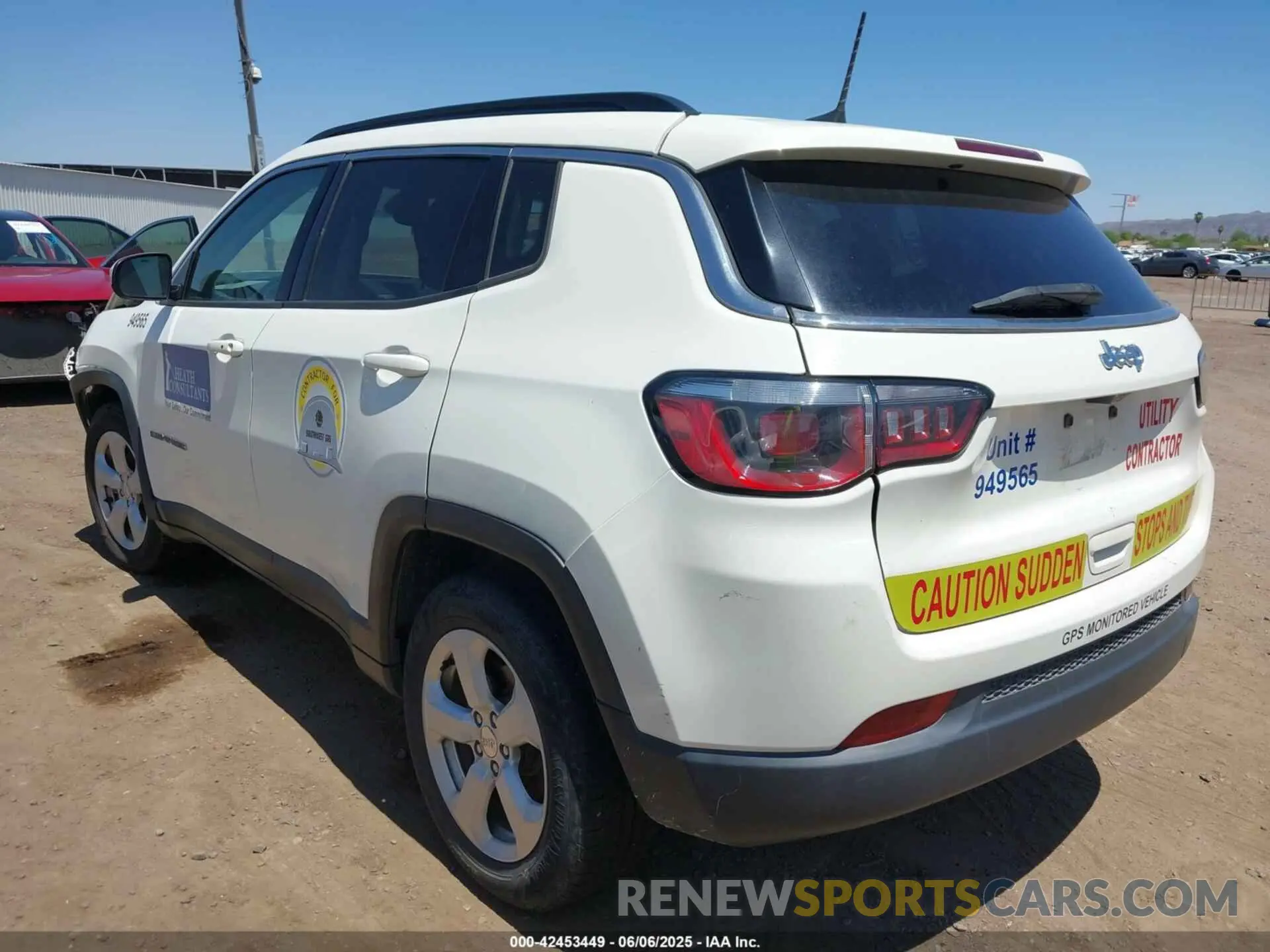 3 Photograph of a damaged car 3C4NJCBB4KT692711 JEEP COMPASS 2019