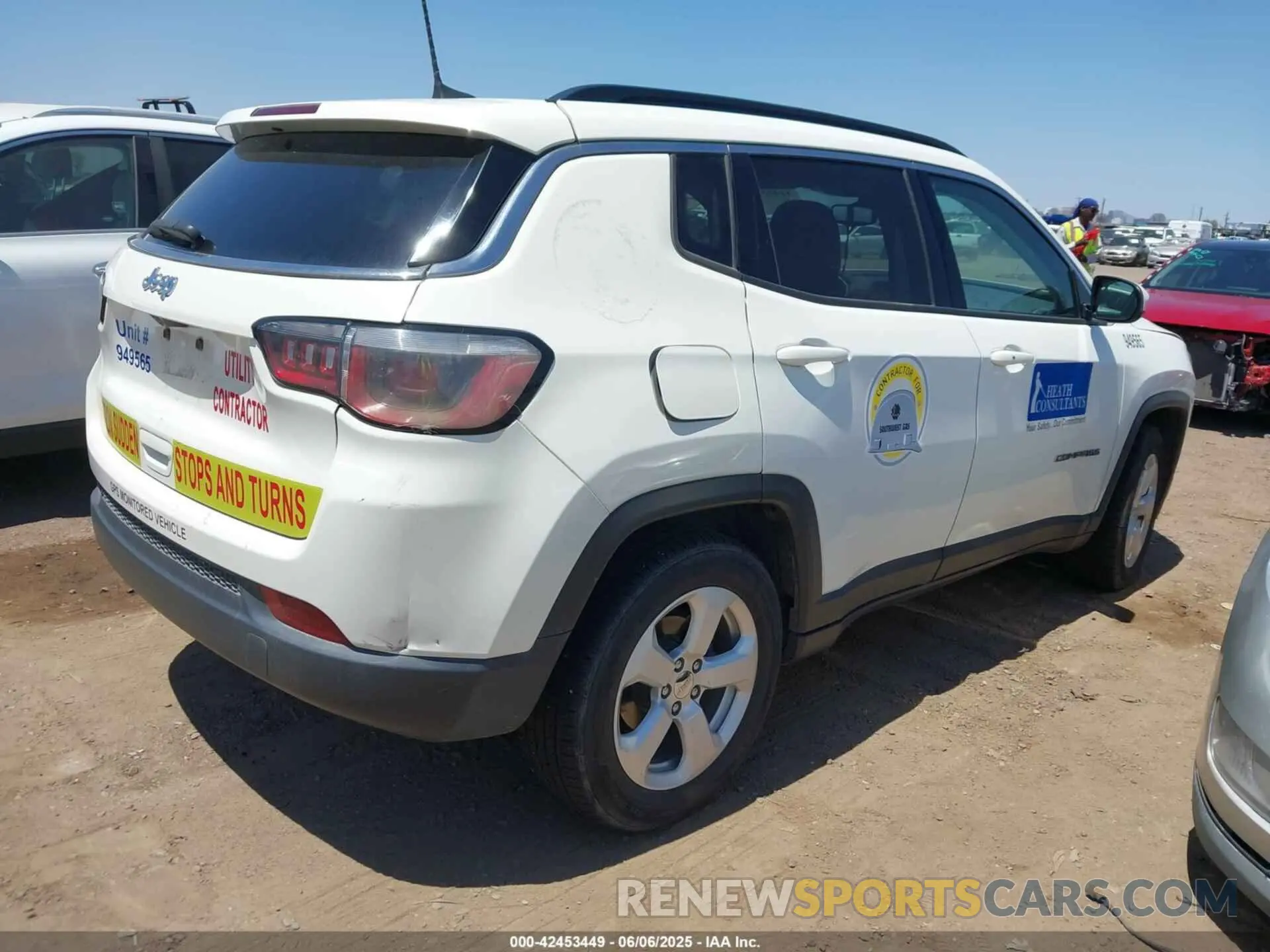 4 Photograph of a damaged car 3C4NJCBB4KT692711 JEEP COMPASS 2019
