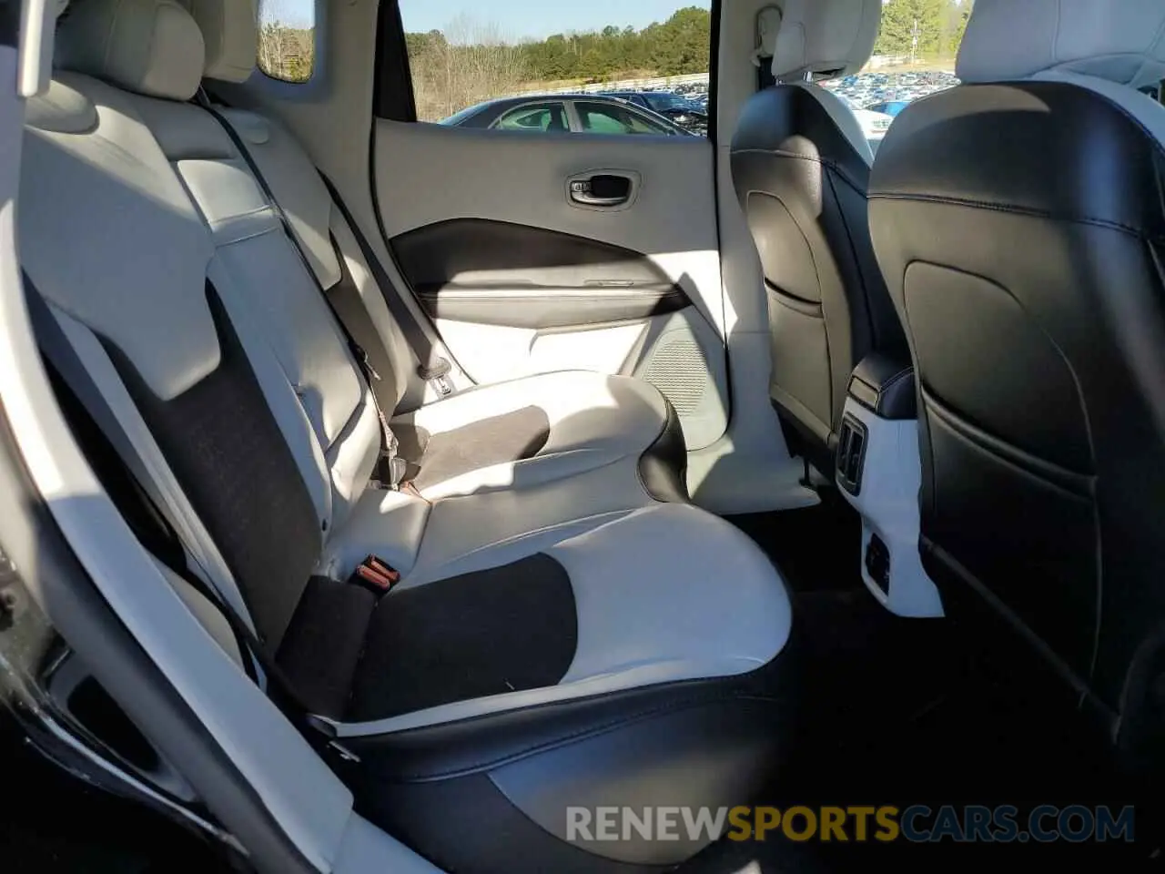 11 Photograph of a damaged car 3C4NJCBB4KT726100 JEEP COMPASS 2019