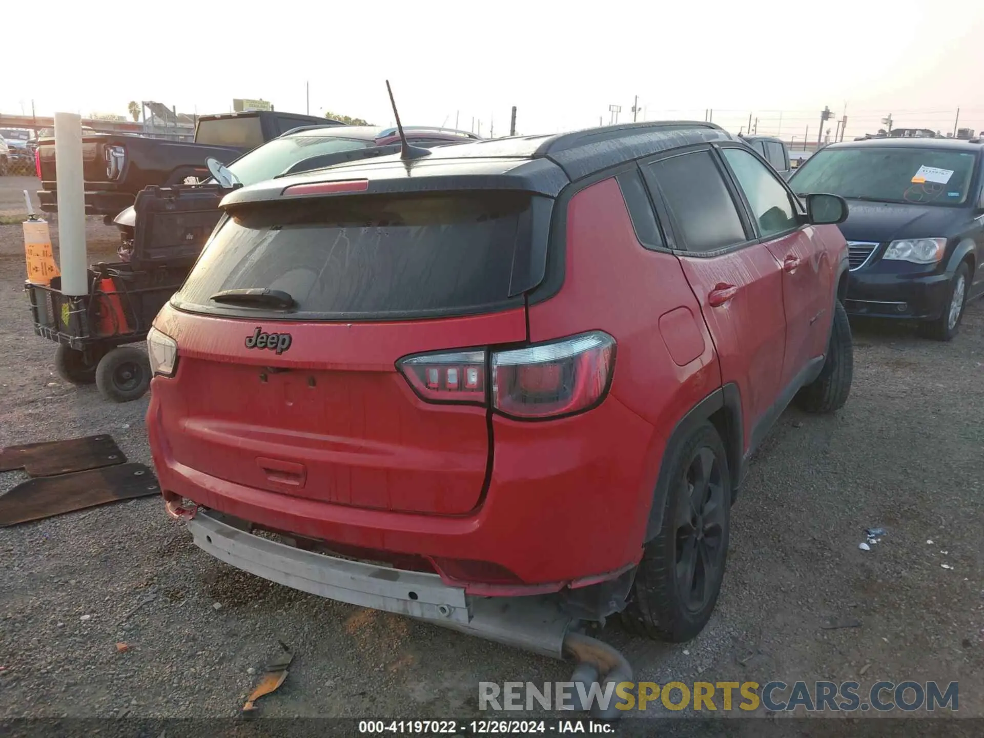 4 Photograph of a damaged car 3C4NJCBB4KT755810 JEEP COMPASS 2019