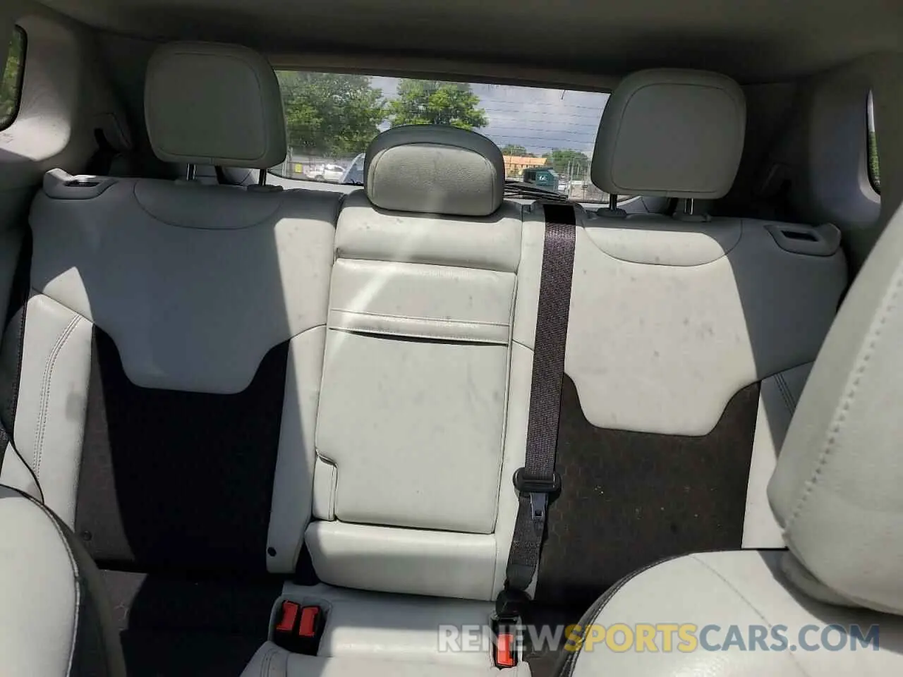 10 Photograph of a damaged car 3C4NJCBB4KT832286 JEEP COMPASS 2019