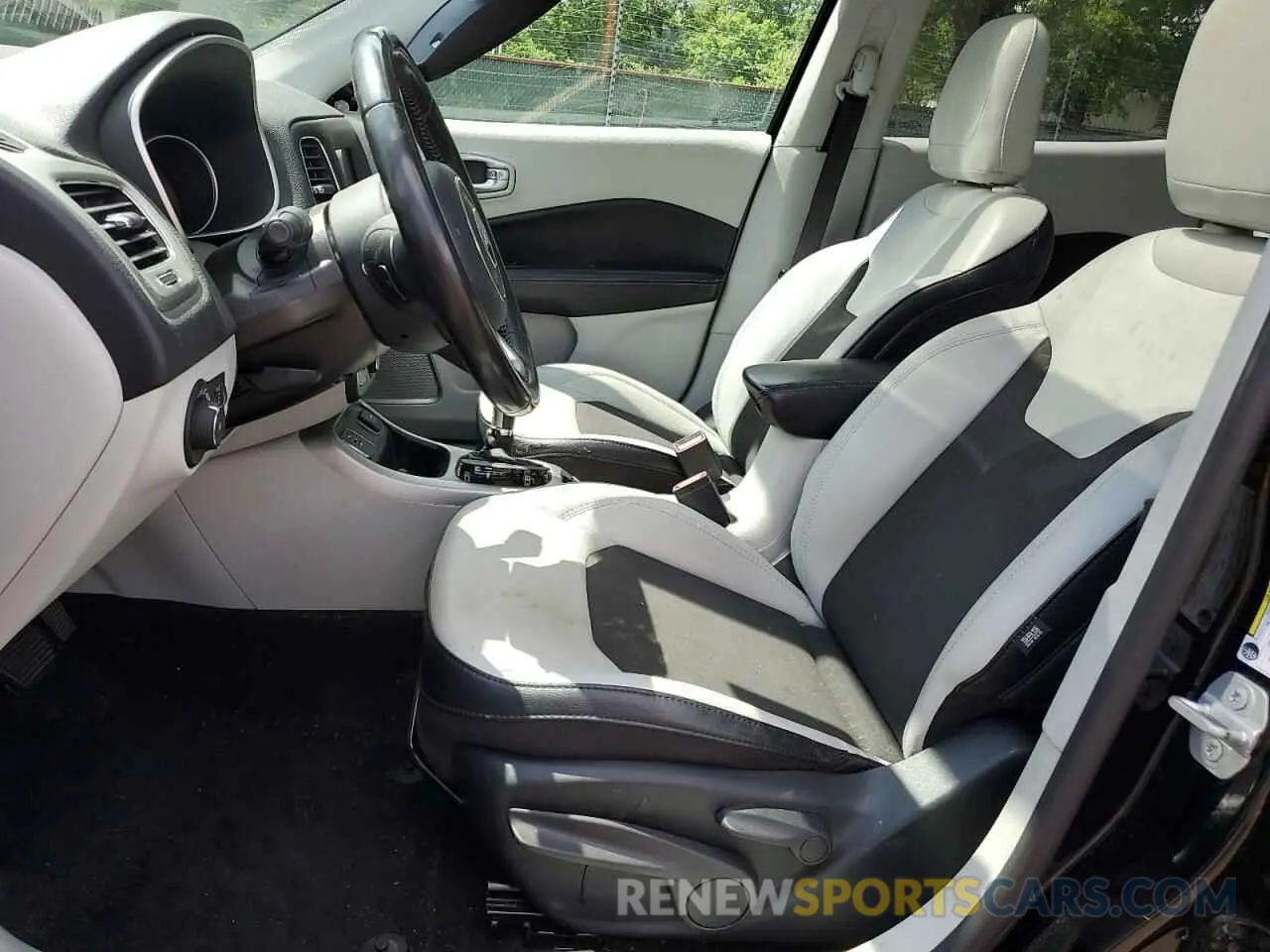 7 Photograph of a damaged car 3C4NJCBB4KT832286 JEEP COMPASS 2019