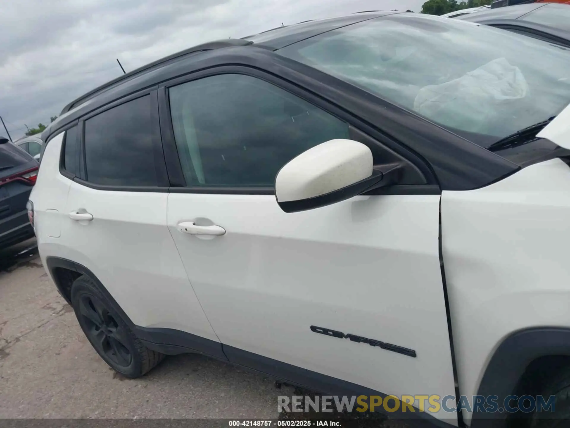 13 Photograph of a damaged car 3C4NJCBB5KT615720 JEEP COMPASS 2019