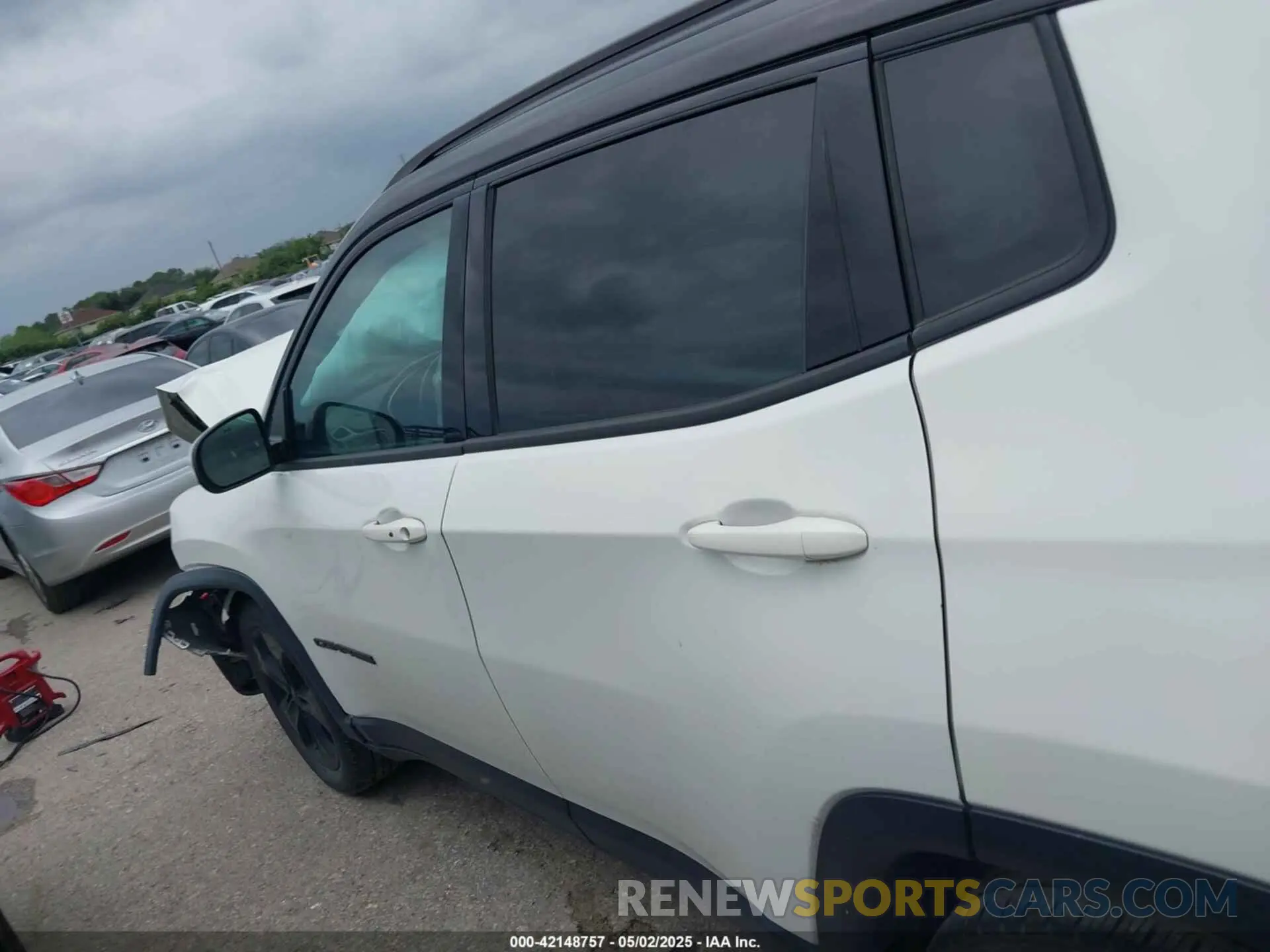 14 Photograph of a damaged car 3C4NJCBB5KT615720 JEEP COMPASS 2019