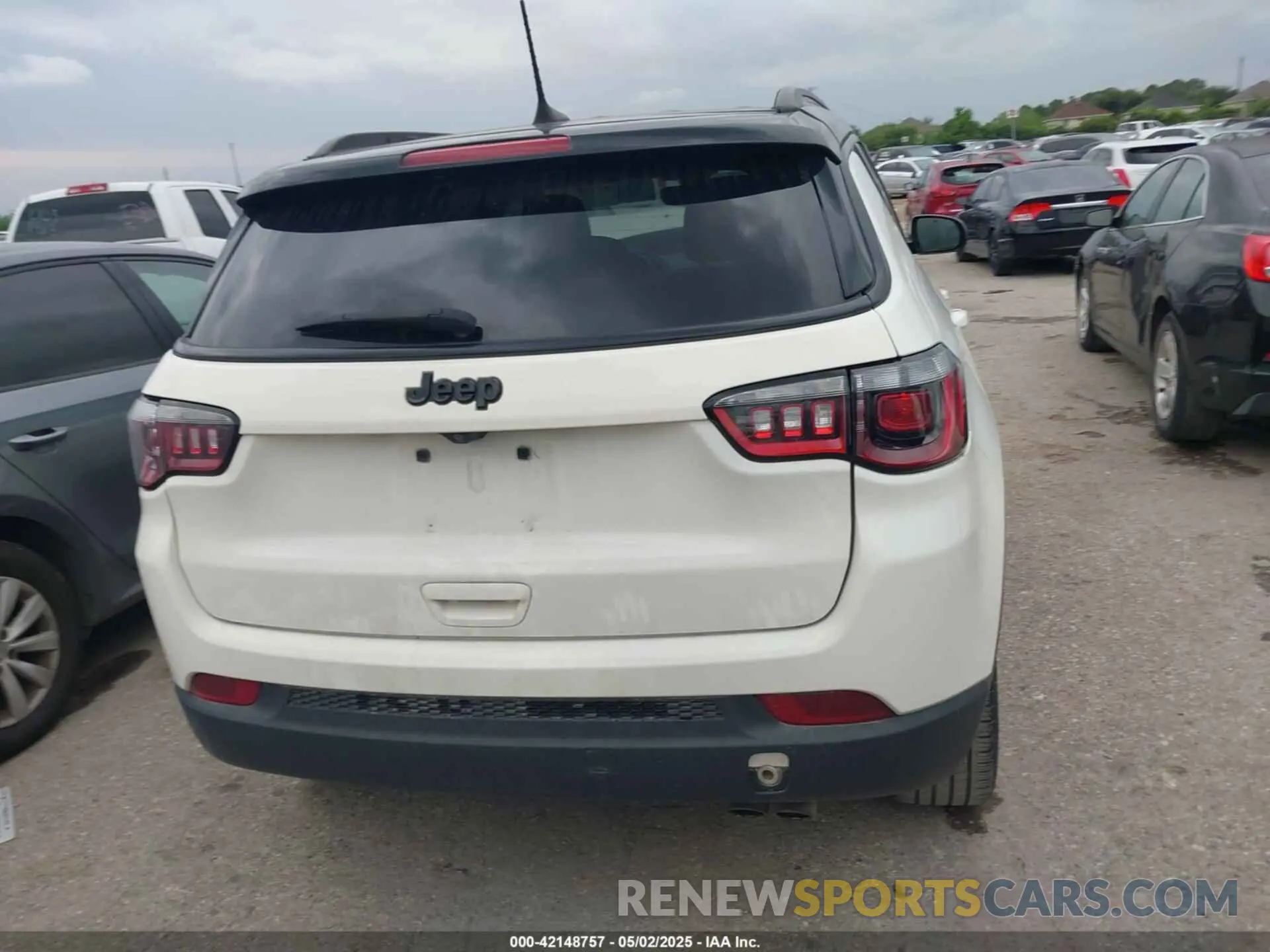 16 Photograph of a damaged car 3C4NJCBB5KT615720 JEEP COMPASS 2019