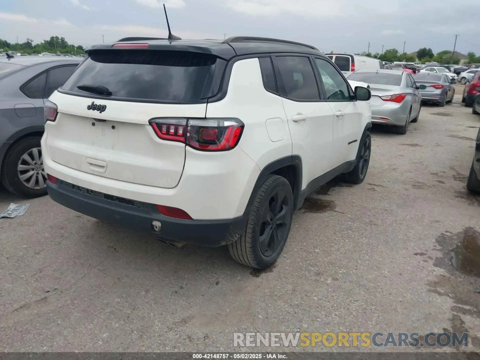 4 Photograph of a damaged car 3C4NJCBB5KT615720 JEEP COMPASS 2019