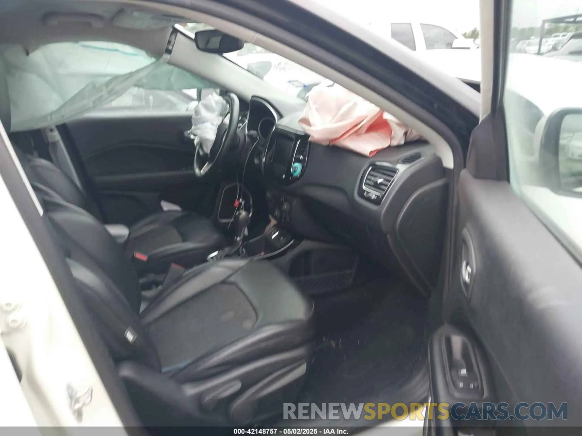 5 Photograph of a damaged car 3C4NJCBB5KT615720 JEEP COMPASS 2019