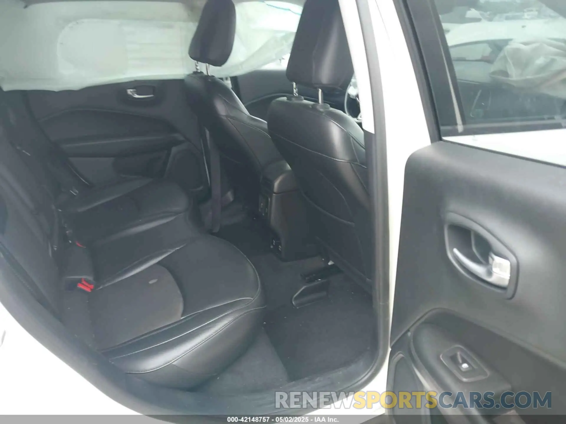 8 Photograph of a damaged car 3C4NJCBB5KT615720 JEEP COMPASS 2019