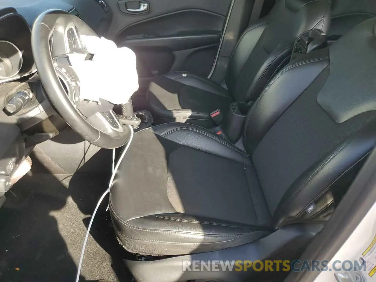 7 Photograph of a damaged car 3C4NJCBB5KT692720 JEEP COMPASS 2019