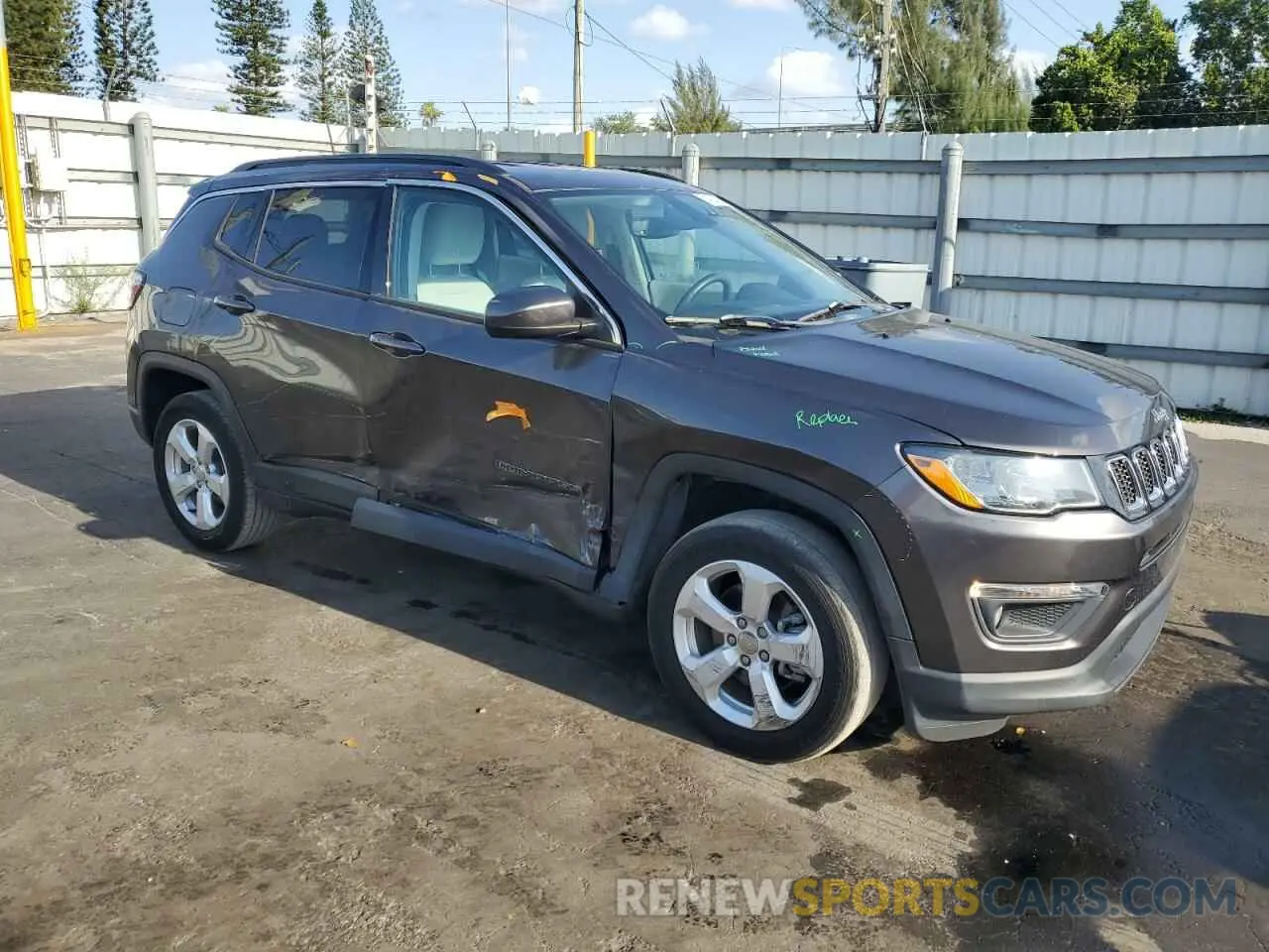 4 Photograph of a damaged car 3C4NJCBB5KT699408 JEEP COMPASS 2019