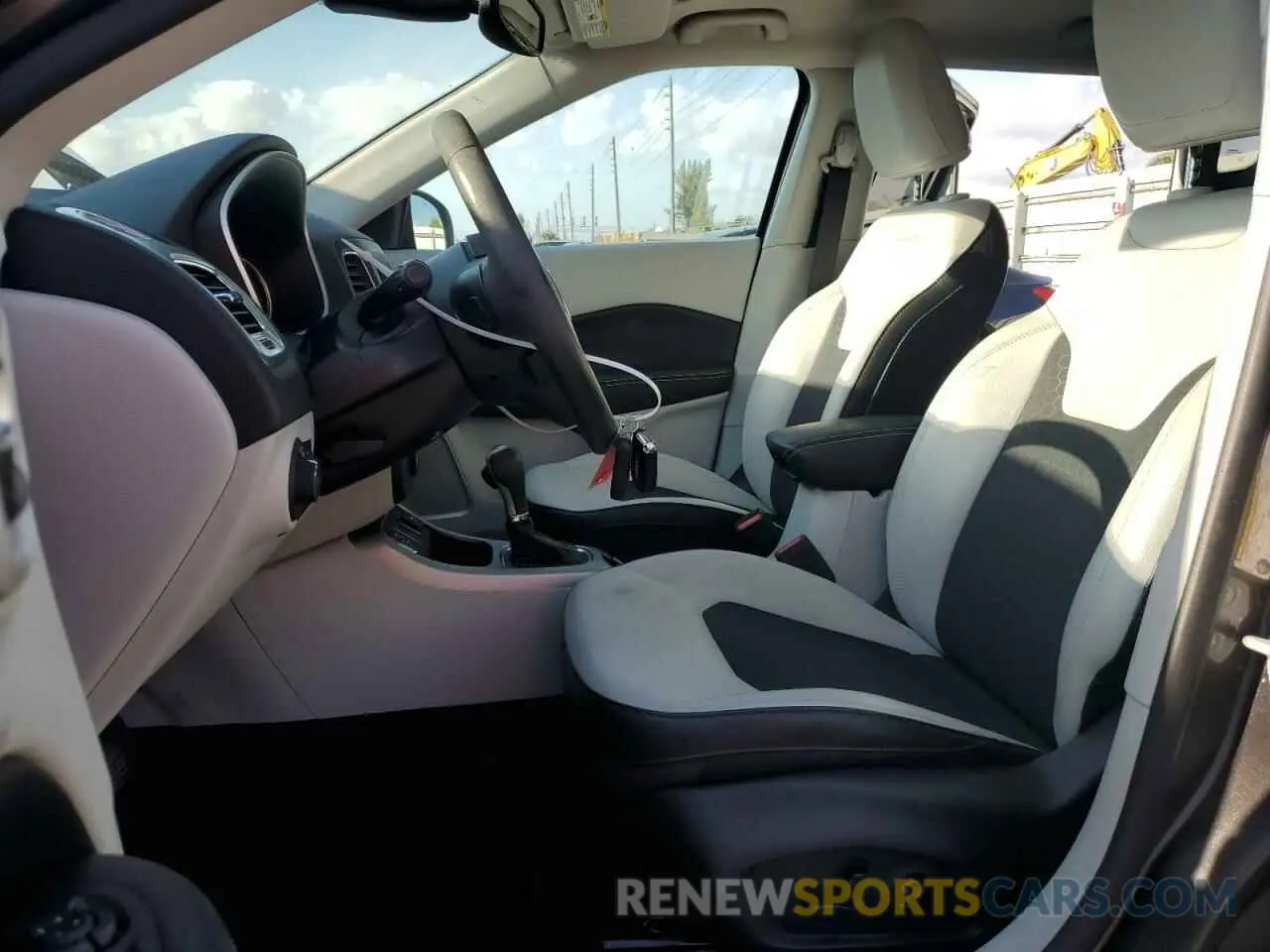 7 Photograph of a damaged car 3C4NJCBB5KT699408 JEEP COMPASS 2019