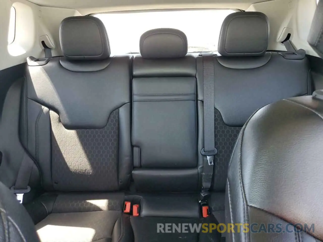 10 Photograph of a damaged car 3C4NJCBB5KT743181 JEEP COMPASS 2019