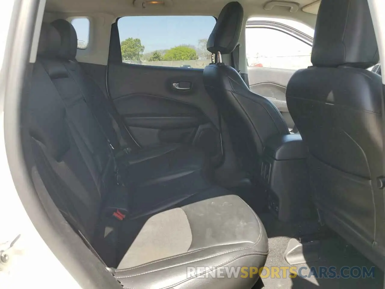 11 Photograph of a damaged car 3C4NJCBB5KT743181 JEEP COMPASS 2019