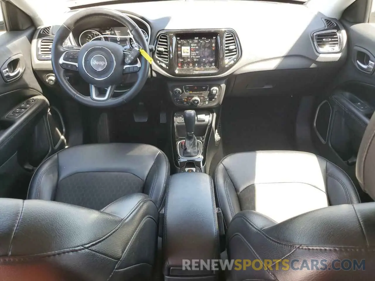 8 Photograph of a damaged car 3C4NJCBB5KT743181 JEEP COMPASS 2019