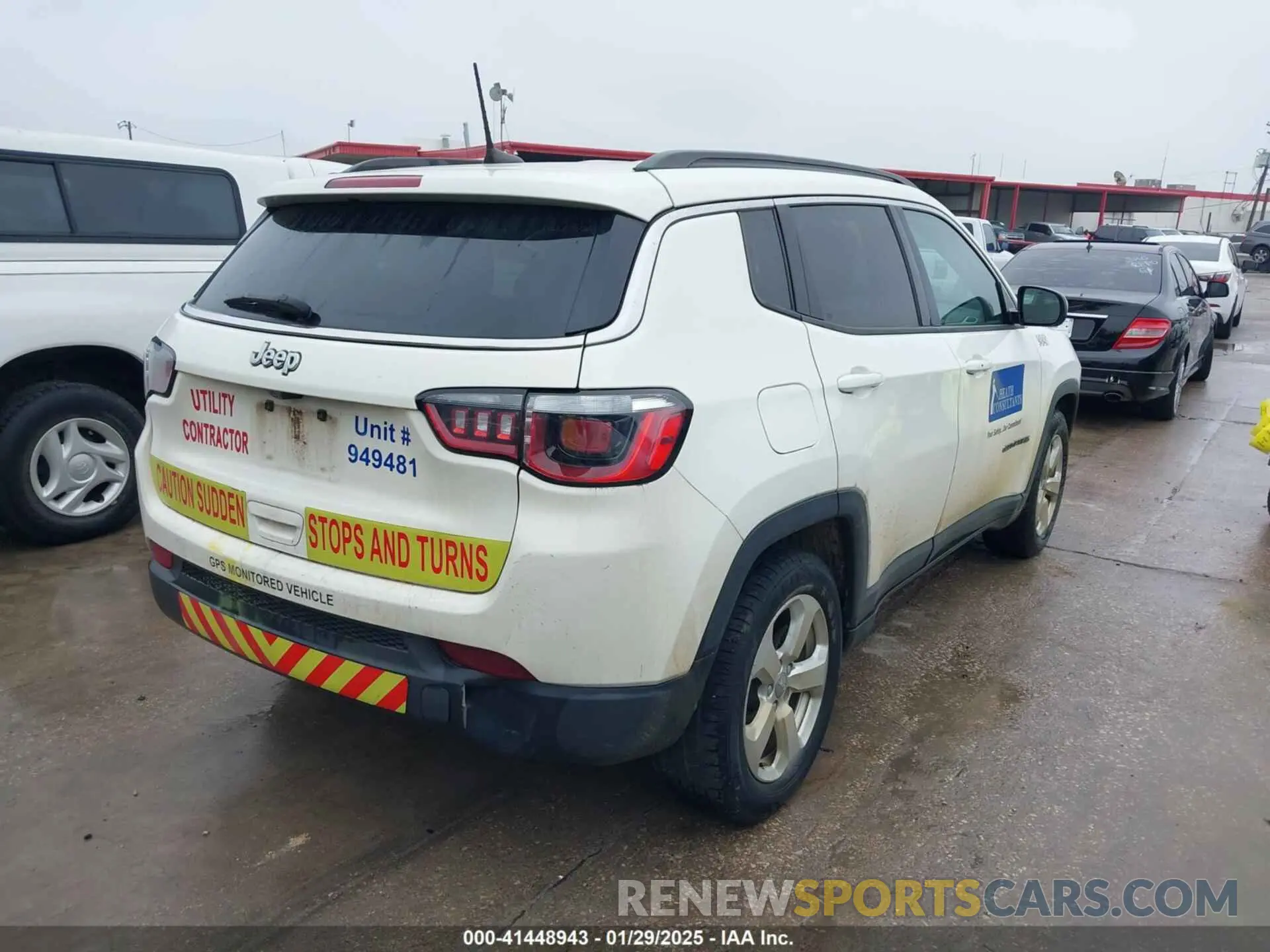 4 Photograph of a damaged car 3C4NJCBB6KT654719 JEEP COMPASS 2019