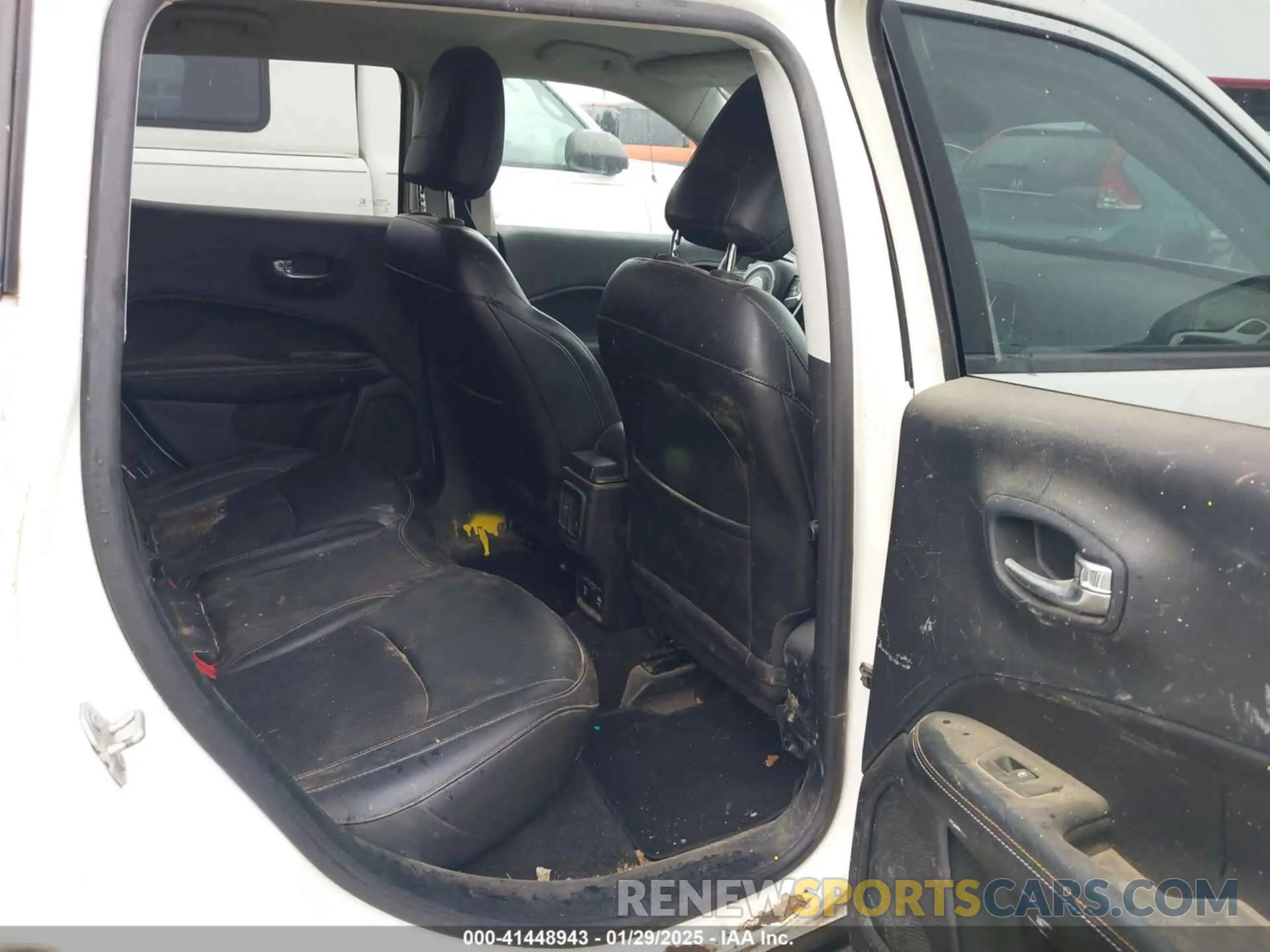 8 Photograph of a damaged car 3C4NJCBB6KT654719 JEEP COMPASS 2019
