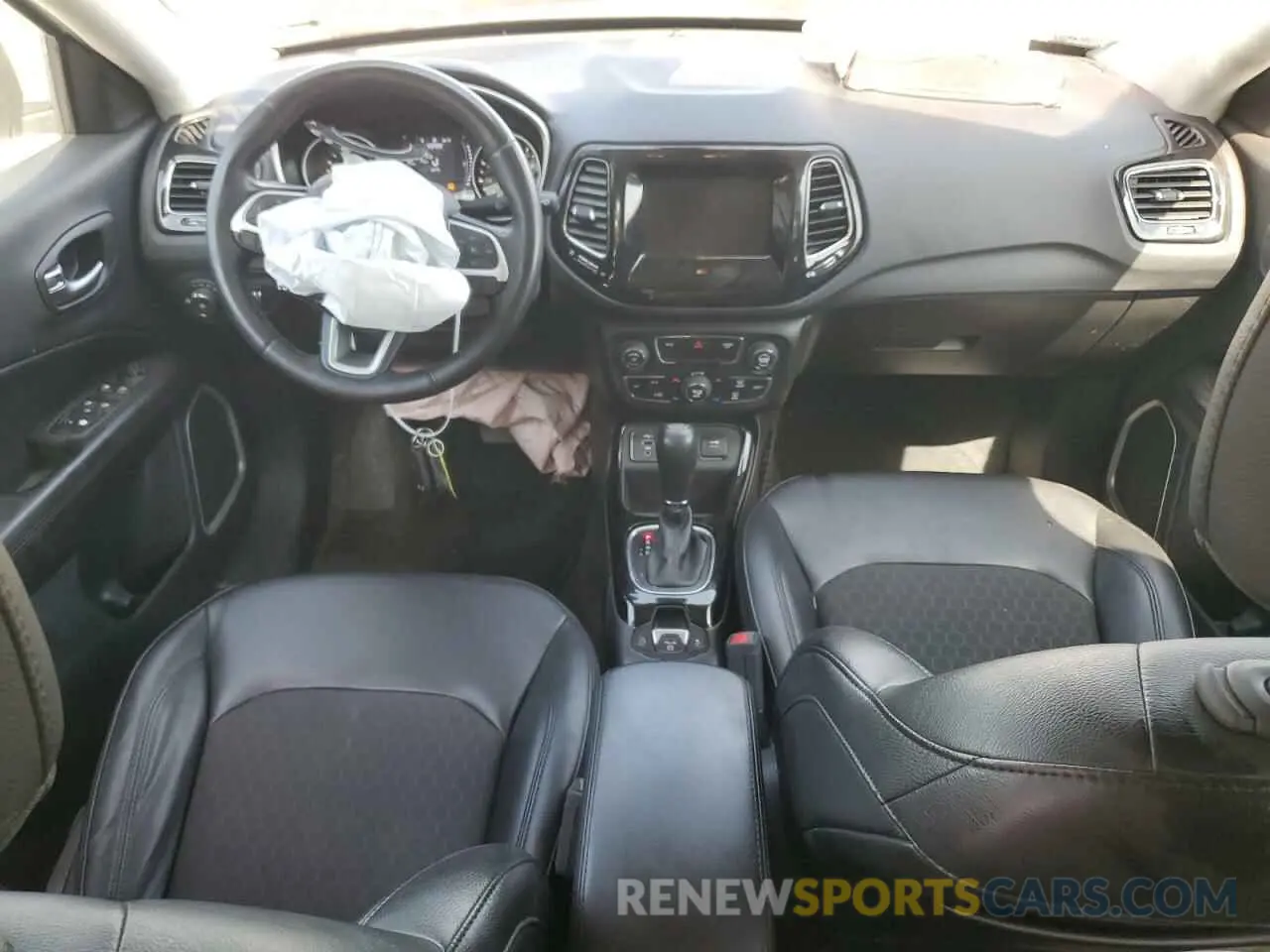 8 Photograph of a damaged car 3C4NJCBB6KT782474 JEEP COMPASS 2019