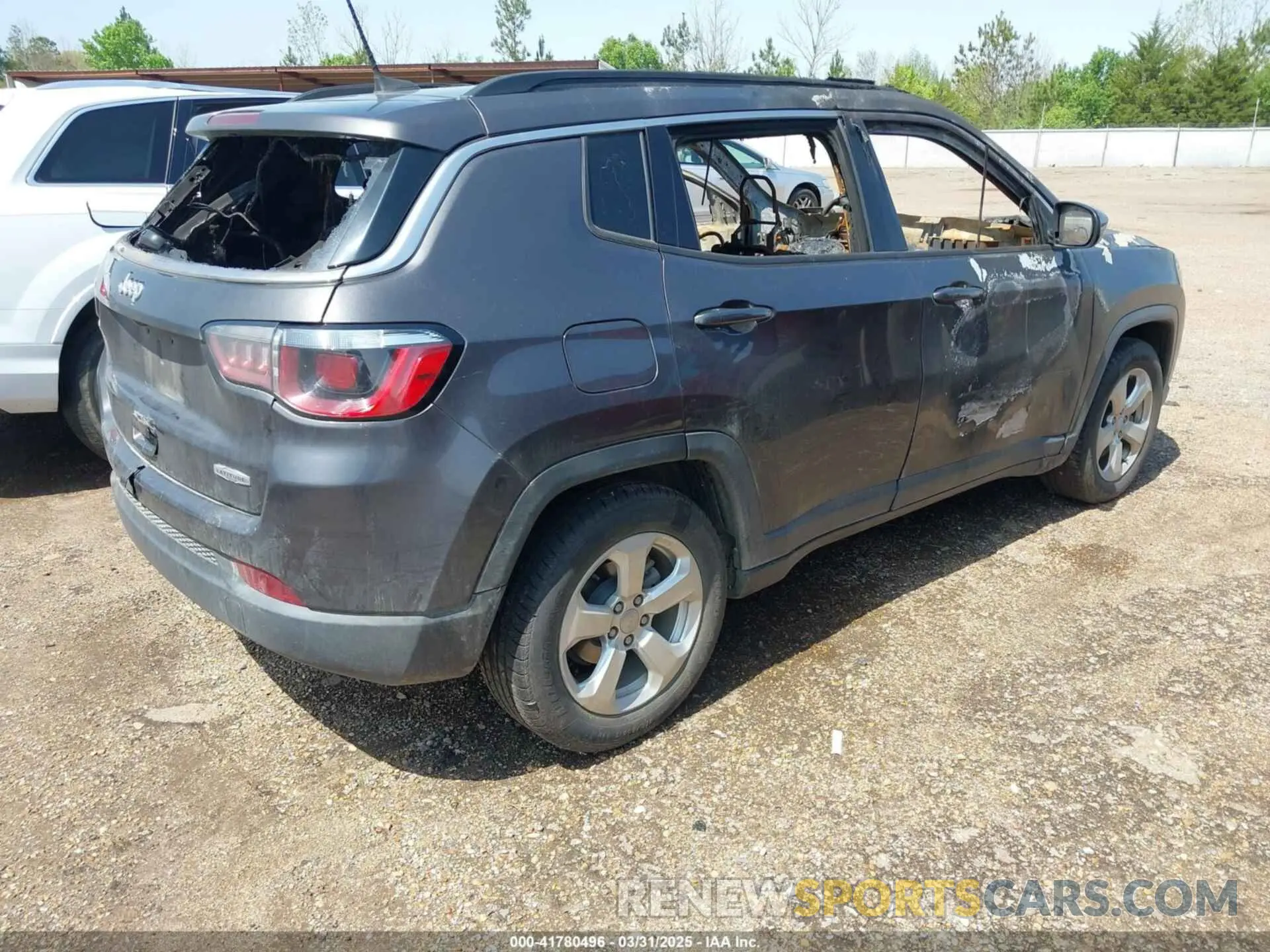 4 Photograph of a damaged car 3C4NJCBB6KT789246 JEEP COMPASS 2019