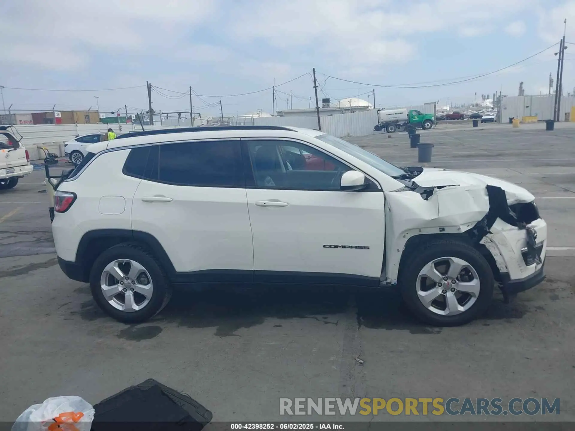13 Photograph of a damaged car 3C4NJCBB6KT809494 JEEP COMPASS 2019