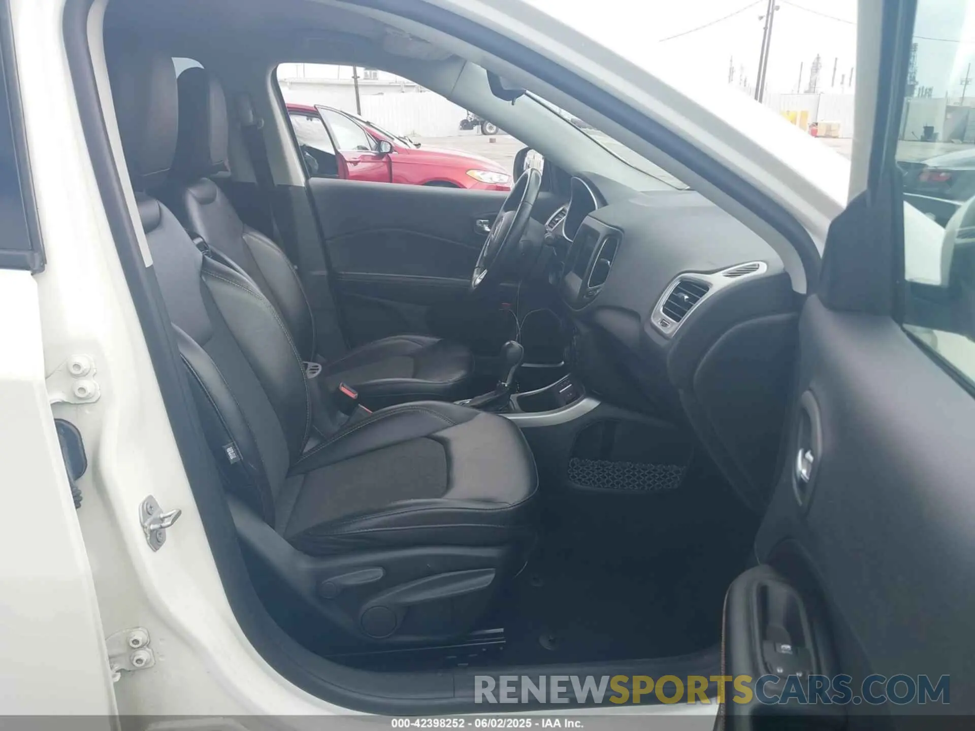 5 Photograph of a damaged car 3C4NJCBB6KT809494 JEEP COMPASS 2019