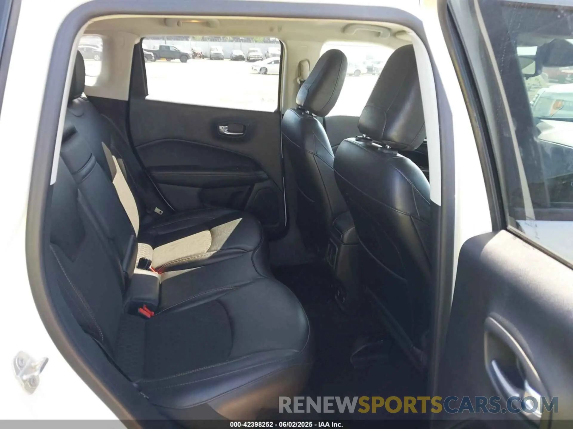 8 Photograph of a damaged car 3C4NJCBB6KT809494 JEEP COMPASS 2019