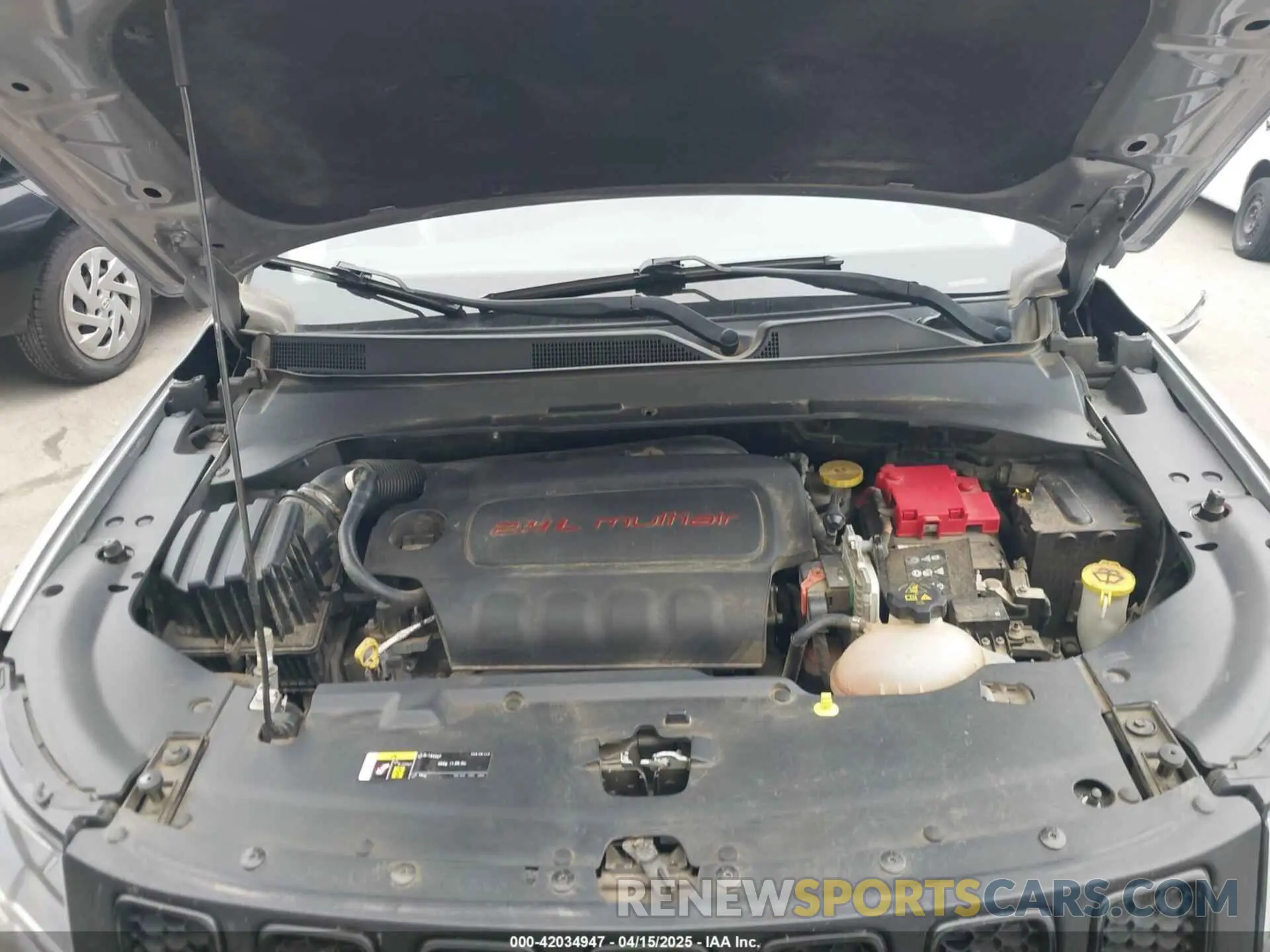 10 Photograph of a damaged car 3C4NJCBB7KT617761 JEEP COMPASS 2019