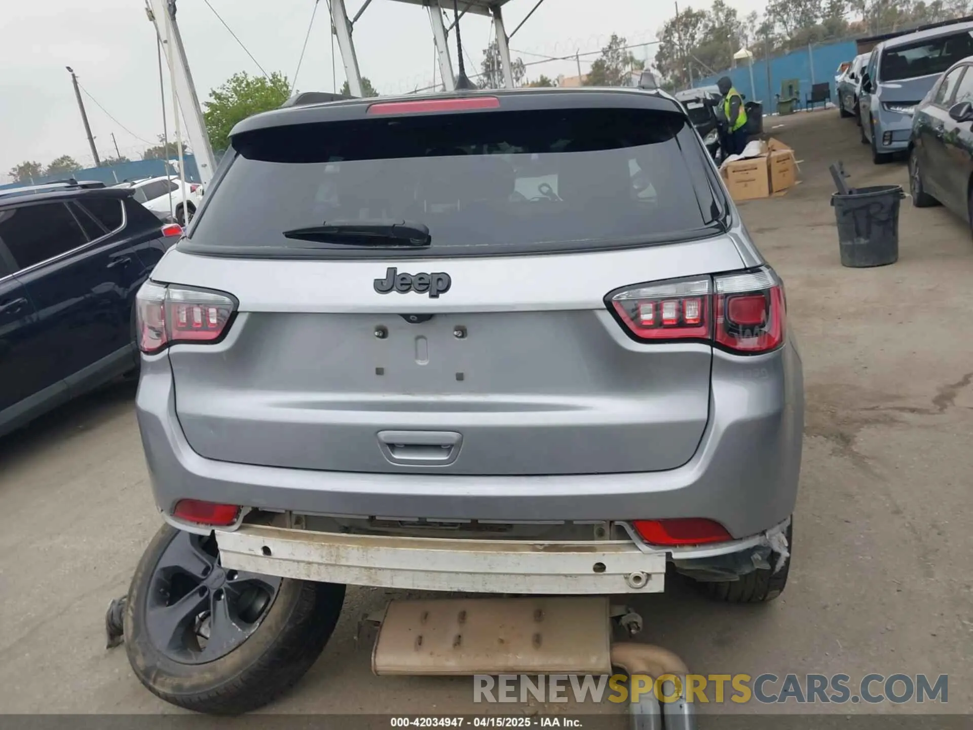 17 Photograph of a damaged car 3C4NJCBB7KT617761 JEEP COMPASS 2019