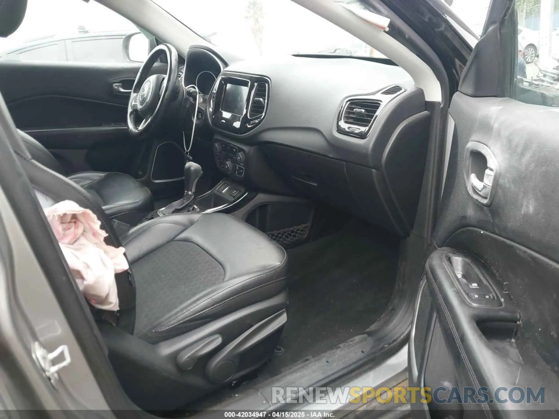 5 Photograph of a damaged car 3C4NJCBB7KT617761 JEEP COMPASS 2019