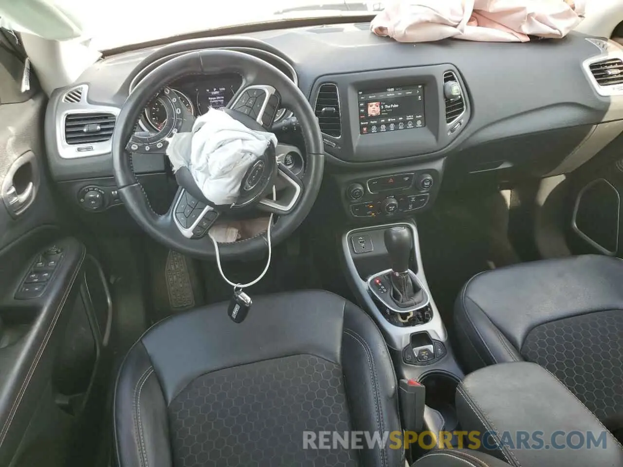 8 Photograph of a damaged car 3C4NJCBB7KT676938 JEEP COMPASS 2019