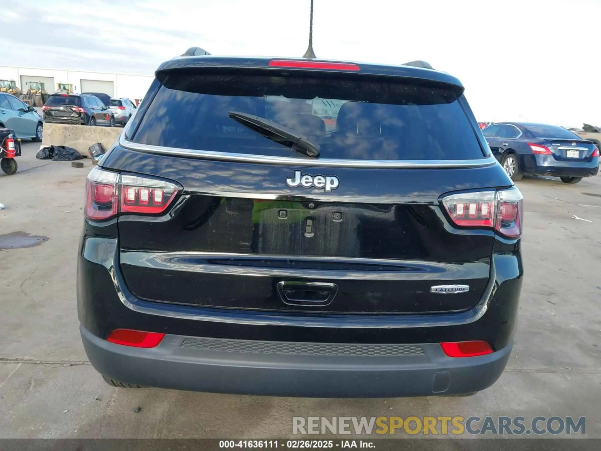 17 Photograph of a damaged car 3C4NJCBB7KT706519 JEEP COMPASS 2019