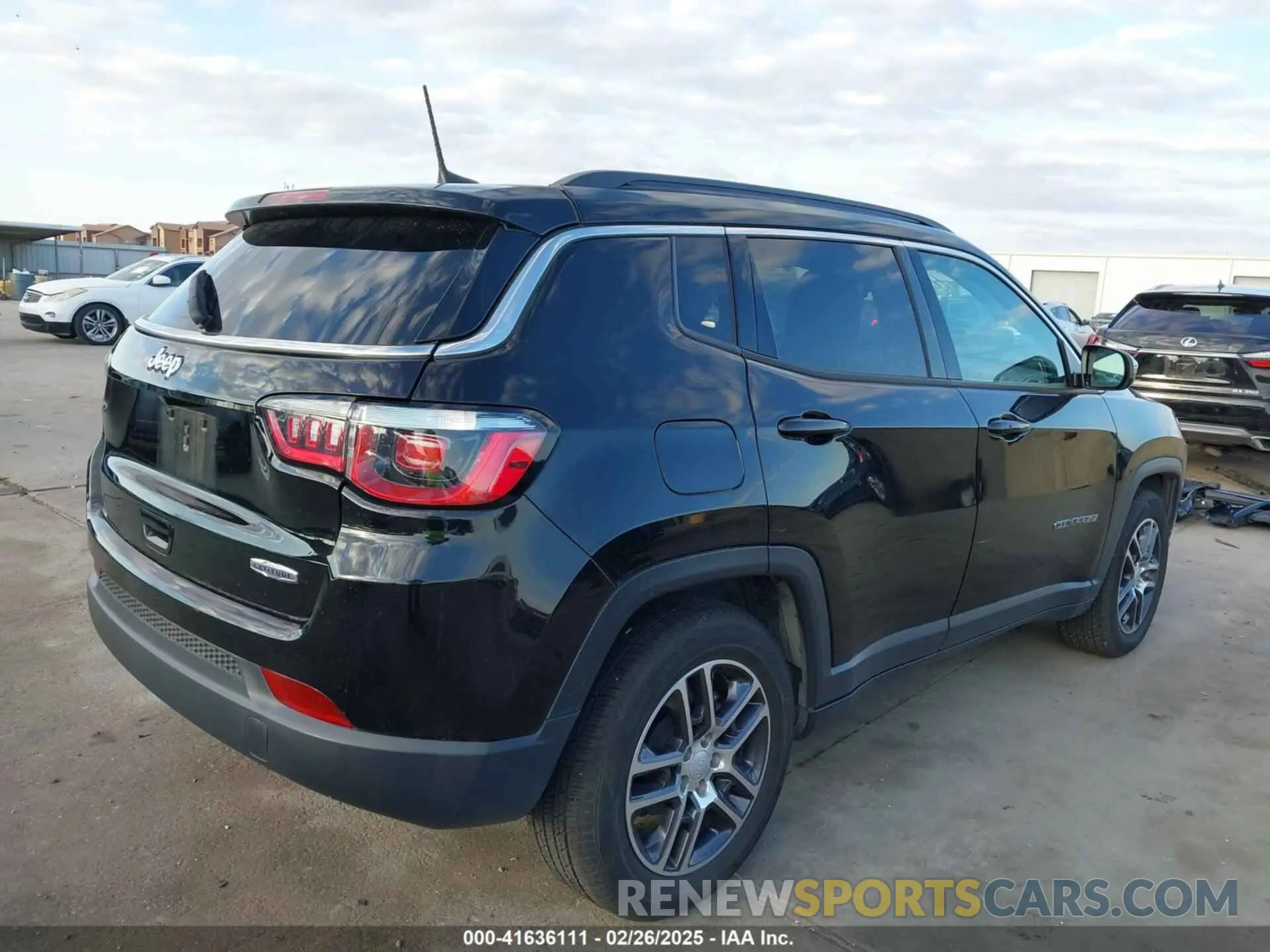 4 Photograph of a damaged car 3C4NJCBB7KT706519 JEEP COMPASS 2019