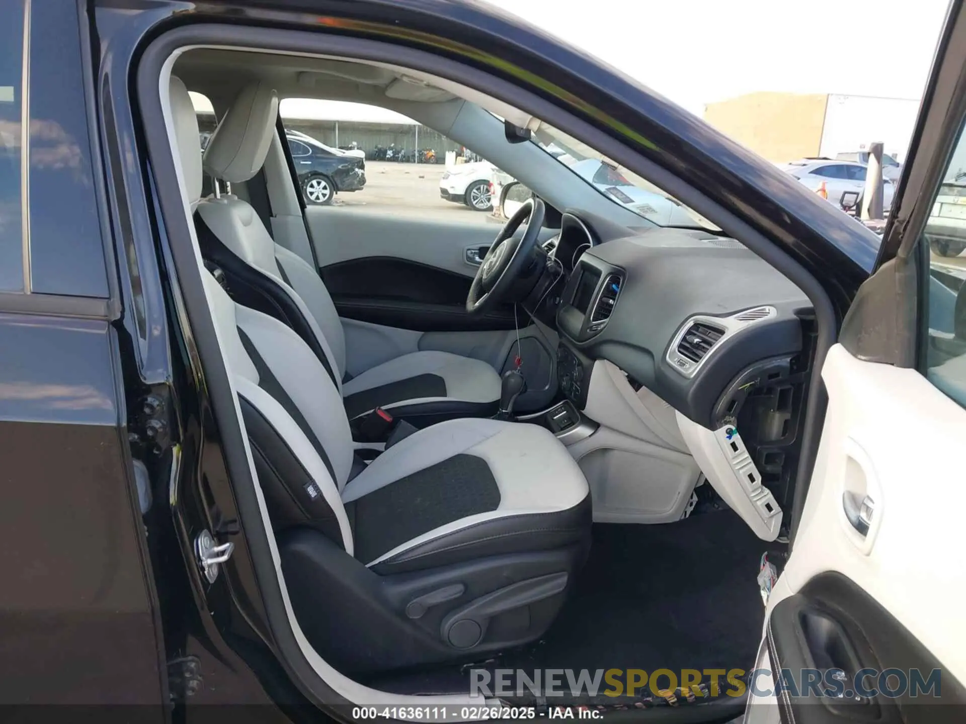 5 Photograph of a damaged car 3C4NJCBB7KT706519 JEEP COMPASS 2019
