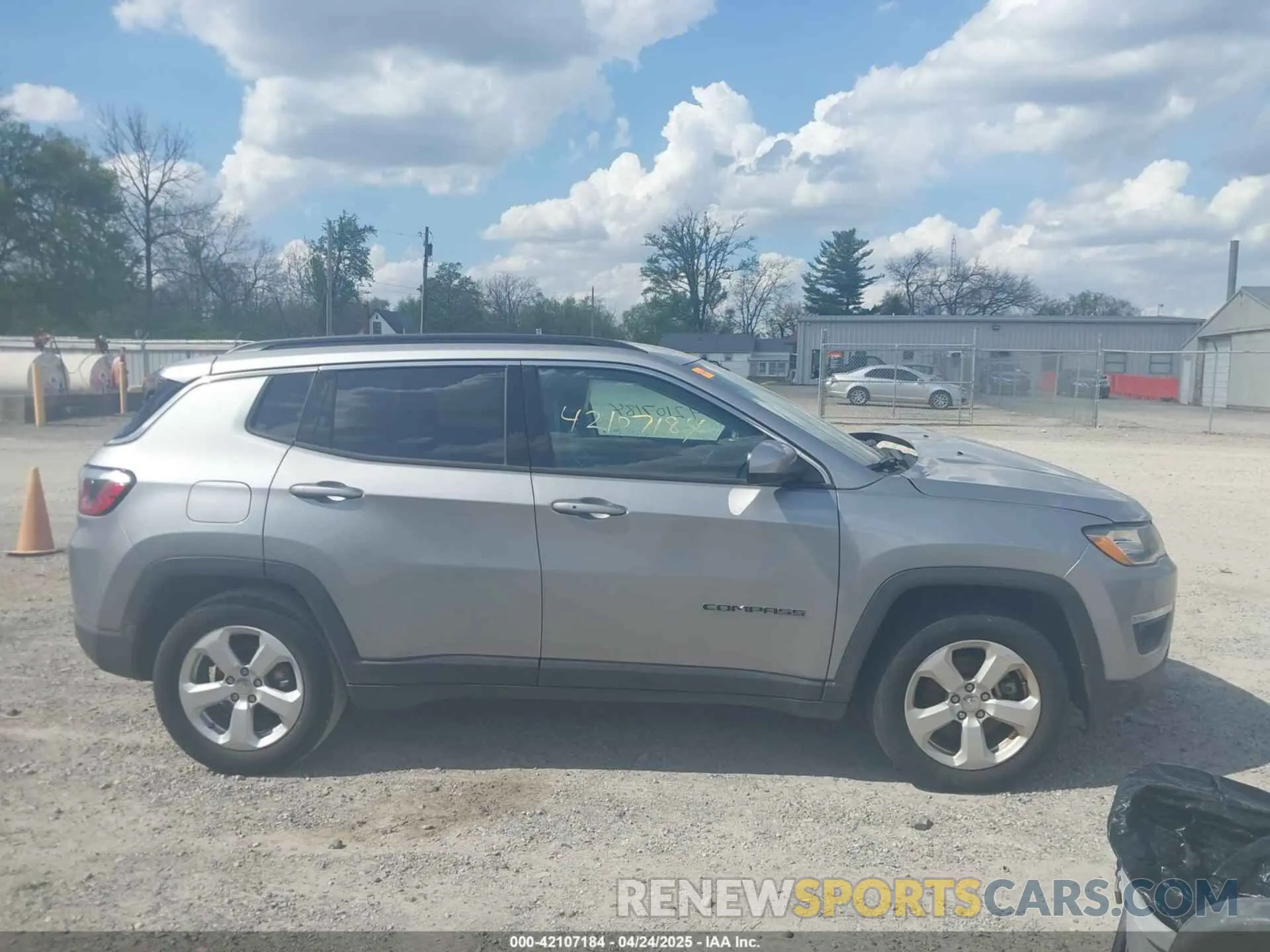 14 Photograph of a damaged car 3C4NJCBB7KT742453 JEEP COMPASS 2019